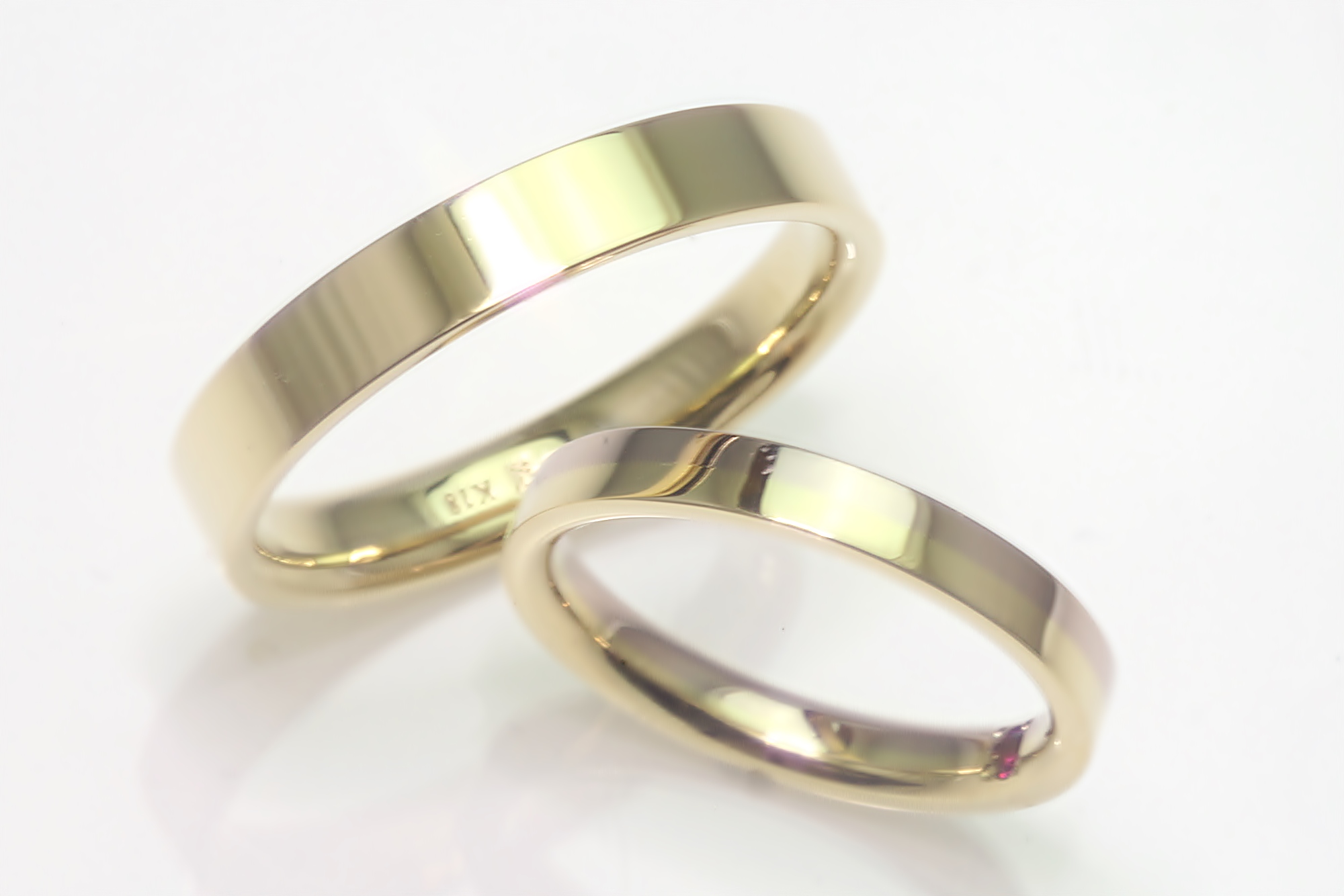 シンプルなゴールドのマリッジリング｜結婚指輪の作品集｜結婚・婚約指輪のオーダーメイドは鍛造指輪