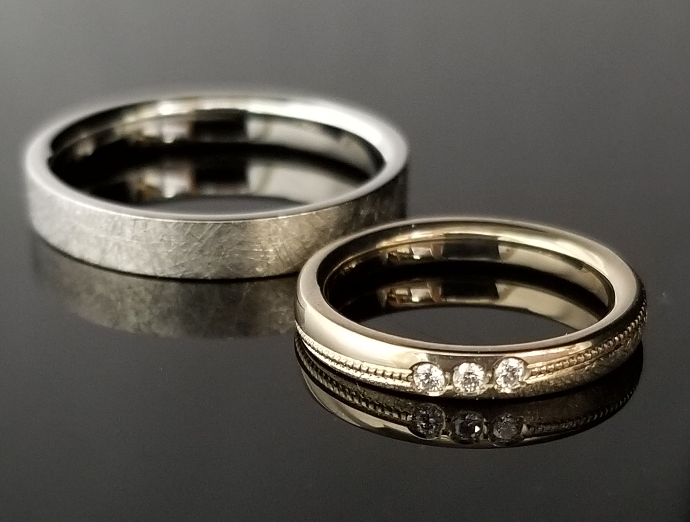 3石のメレダイヤモンドが光り輝くデザイン｜結婚指輪の作品集｜結婚 