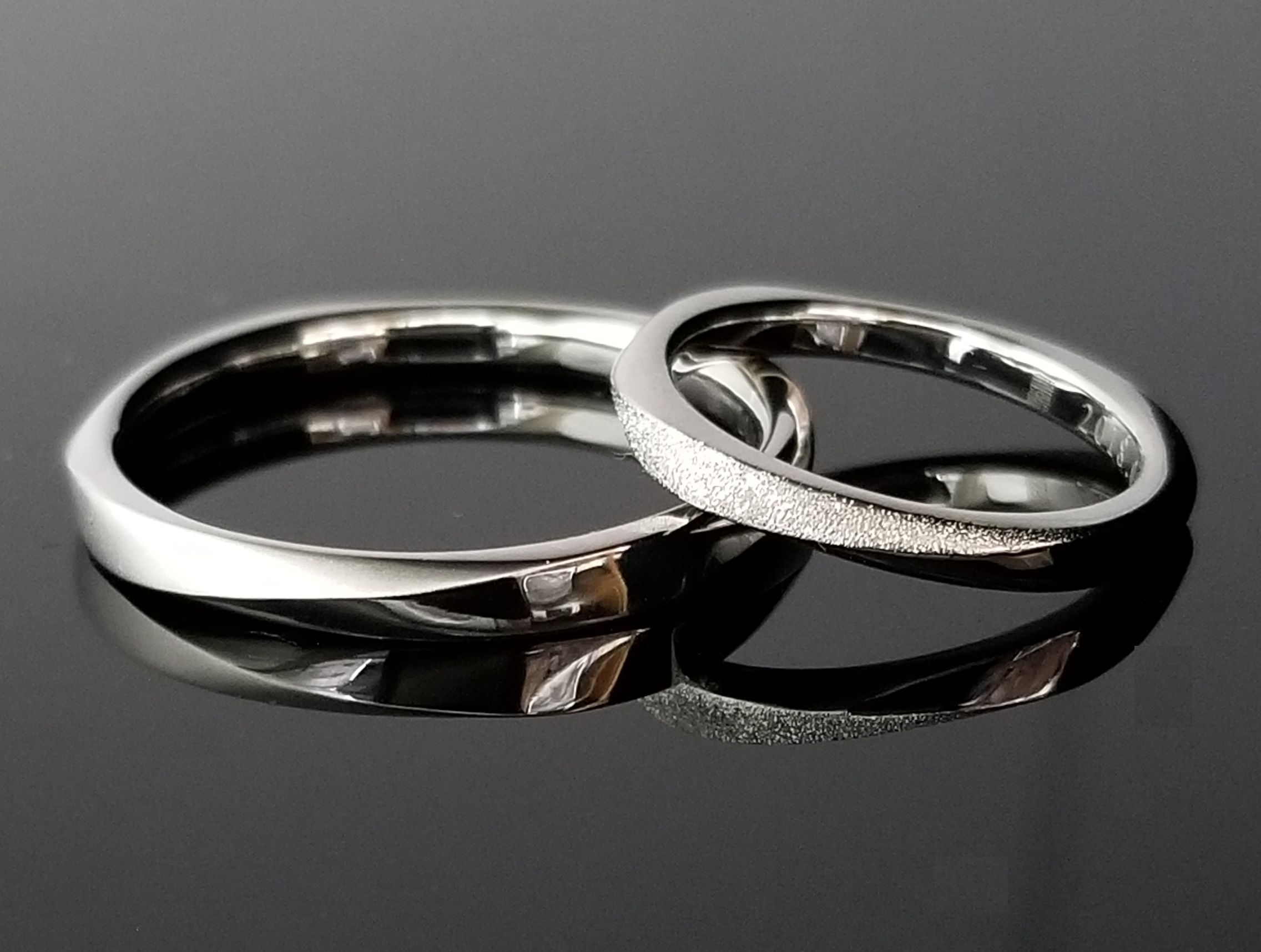 プラチナの輝きが目を引く｜結婚指輪の作品集｜結婚・婚約指輪のオーダーメイドは鍛造指輪