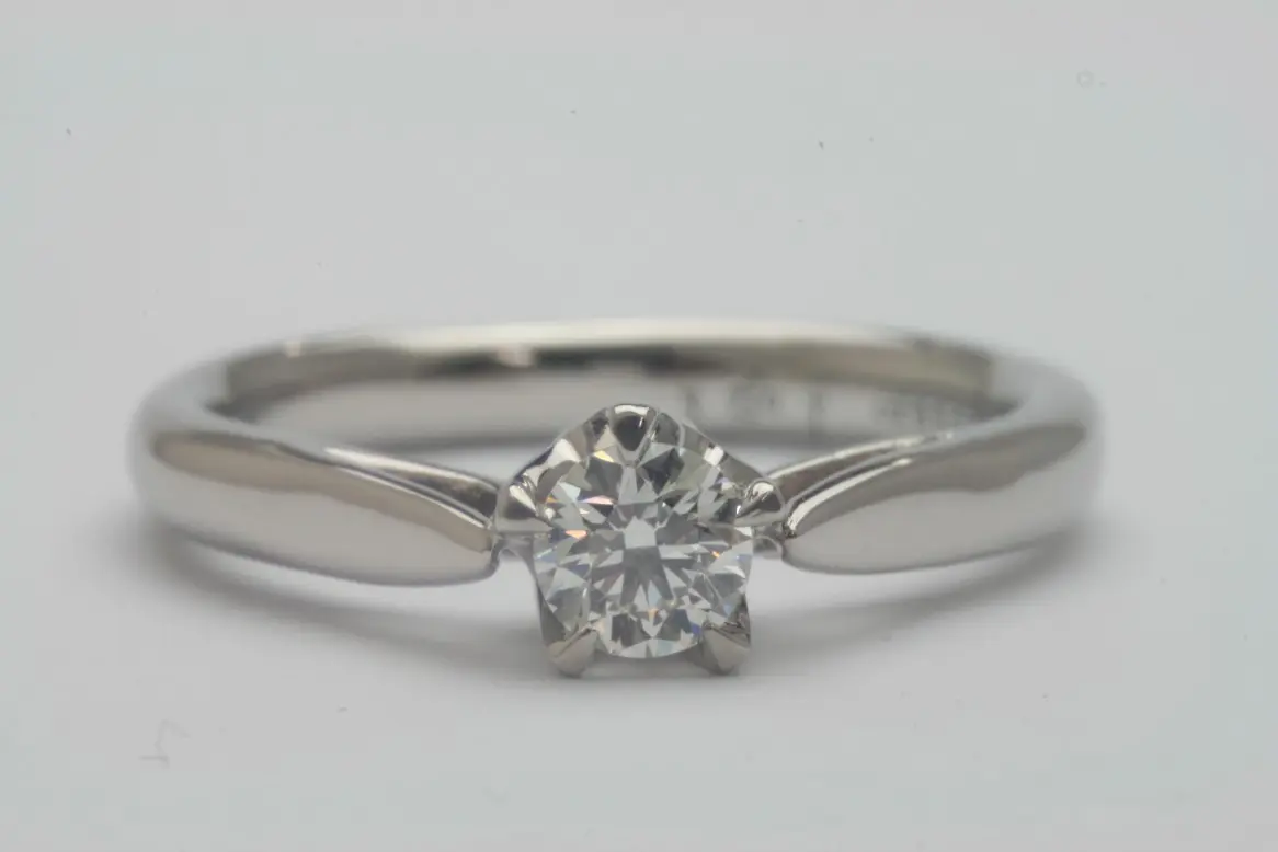 5本爪が印象的 | 結婚・婚約指輪のオーダーメイドは鍛造指輪＜TANZO＞