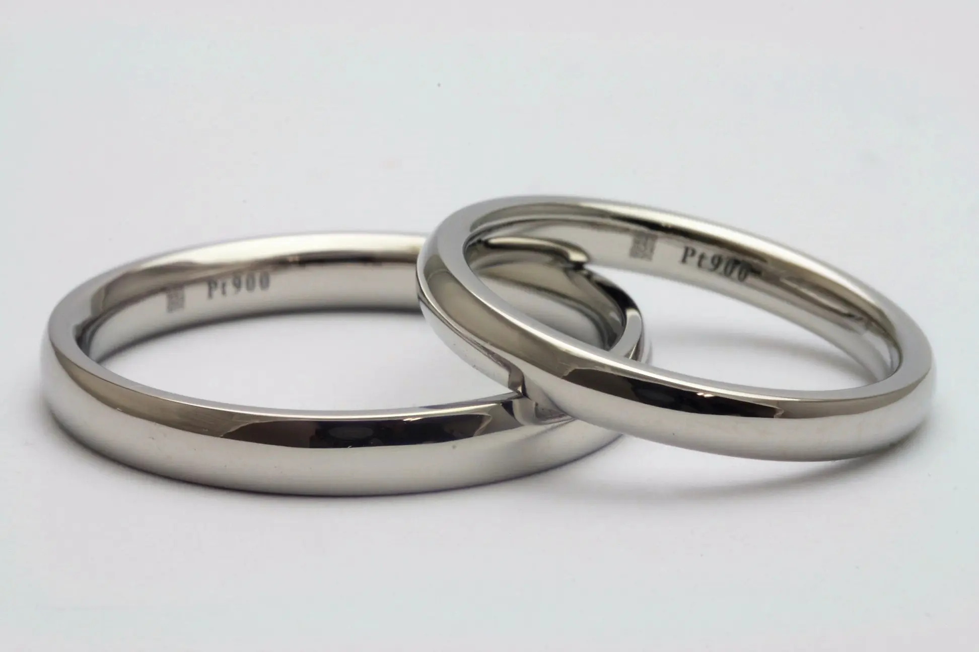 光沢感溢れる平甲丸ストレート | 結婚・婚約指輪のオーダー