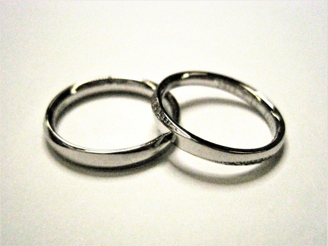 いつまでも飽きのこないデザインを考えて、オリジナルの結婚指輪を。のサムネイル