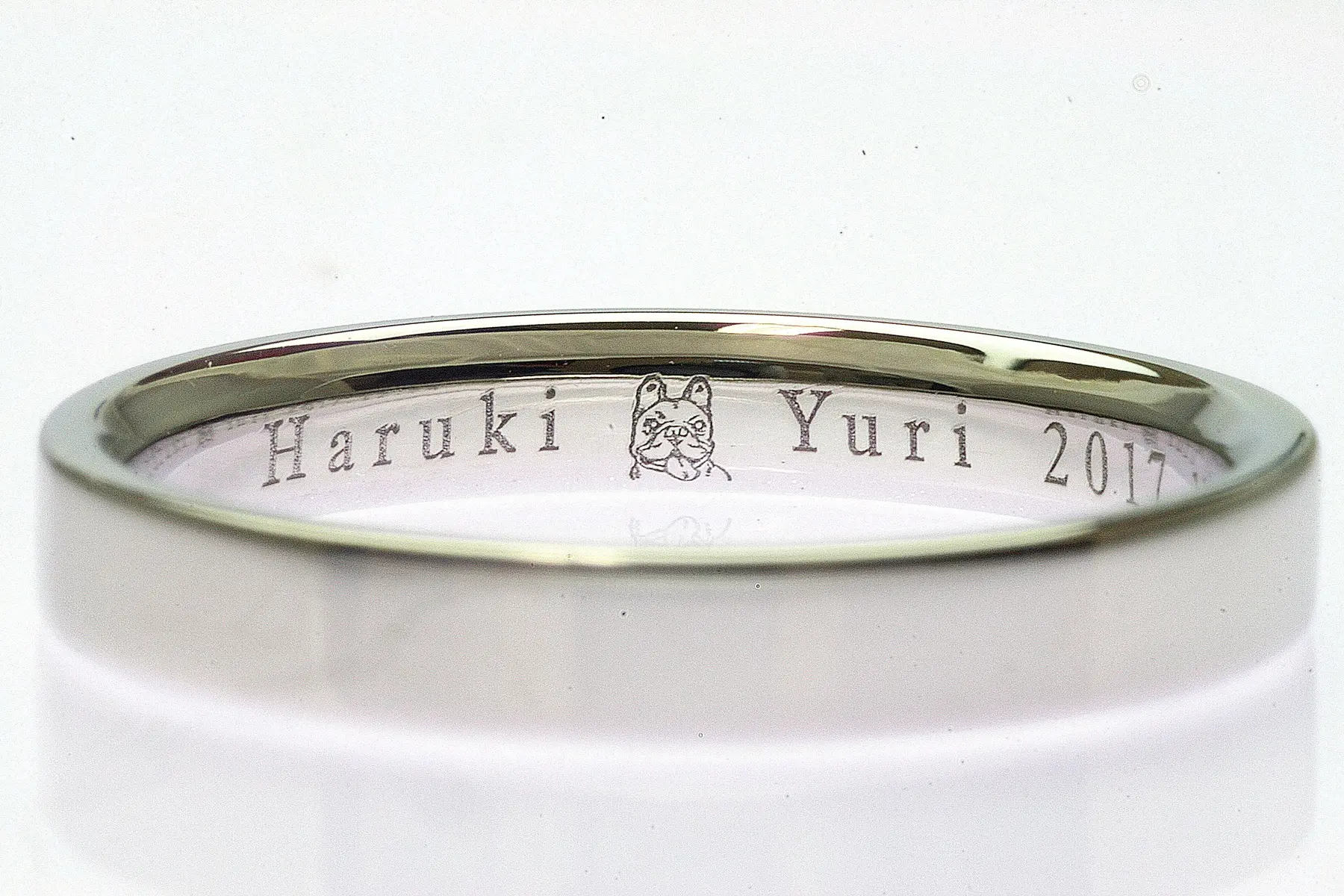 刻印にもこだわりを。ダイヤの美しい結婚指輪 | 結婚・婚約指輪