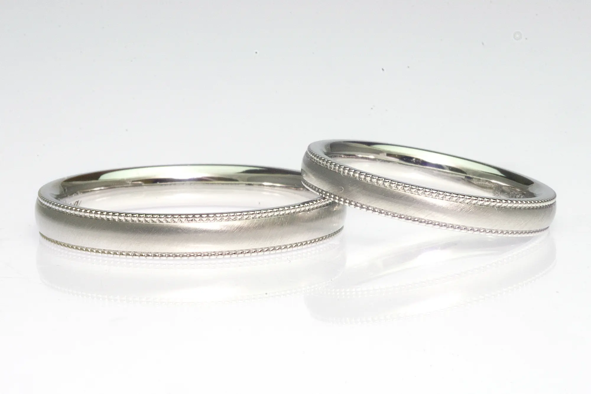 上下ミルのマリッジリング、マット加工で上品な輝き | 結婚・婚約指輪