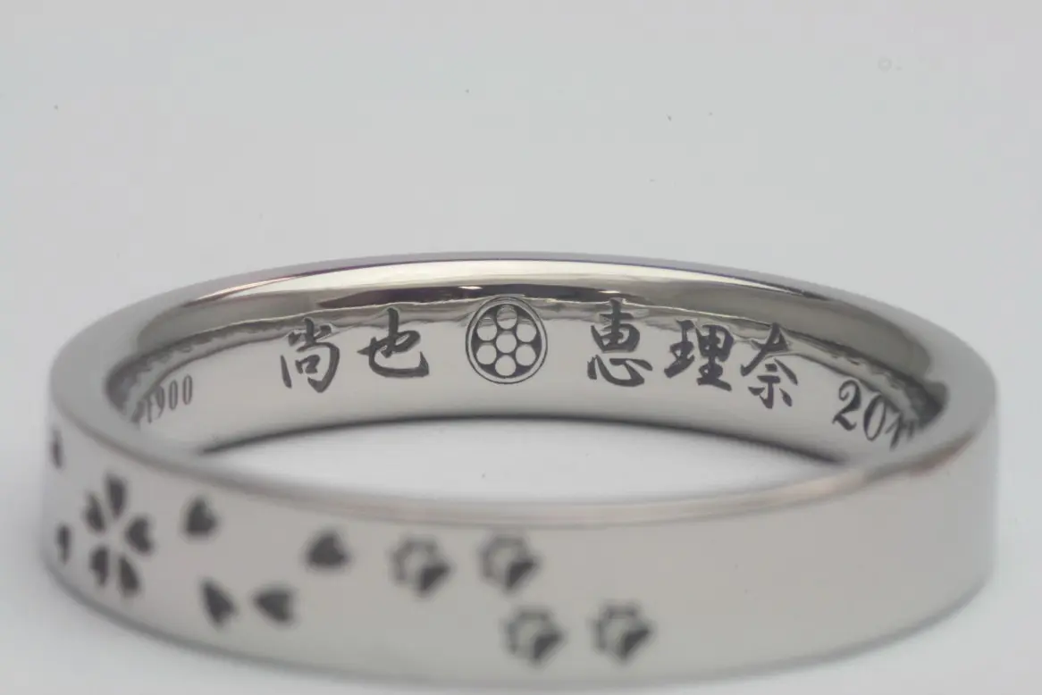 家紋「丸に七曜」レーザー刻印 | 結婚・婚約指輪のオーダーメイドは