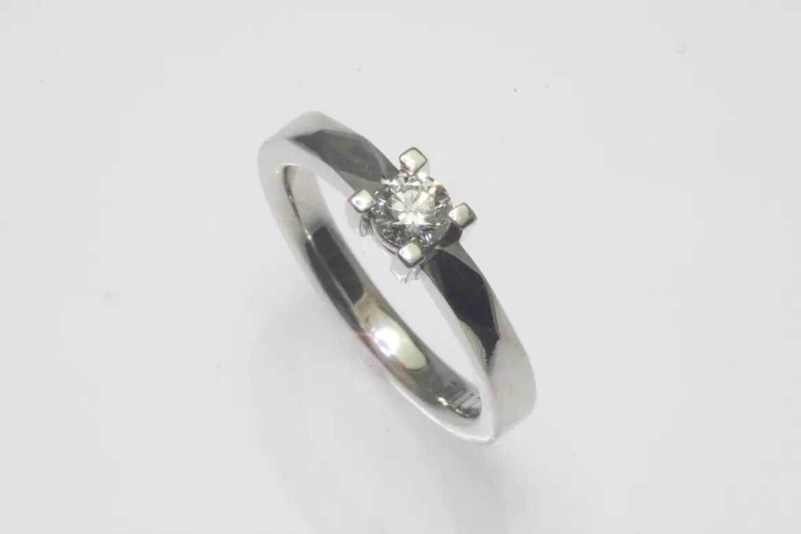 ア*イ様 婚約指輪　プラチナ　ダイヤモンド 婚約指輪 安い プラチナ ダイヤモンド リング 0.7カラット 鑑定