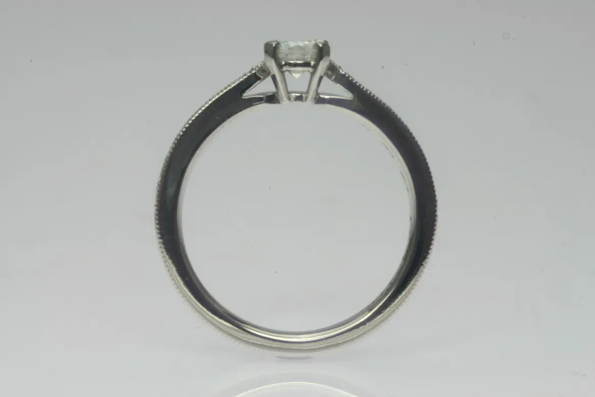 王道アンティークデザイン | 結婚・婚約指輪のオーダーメイドは鍛造