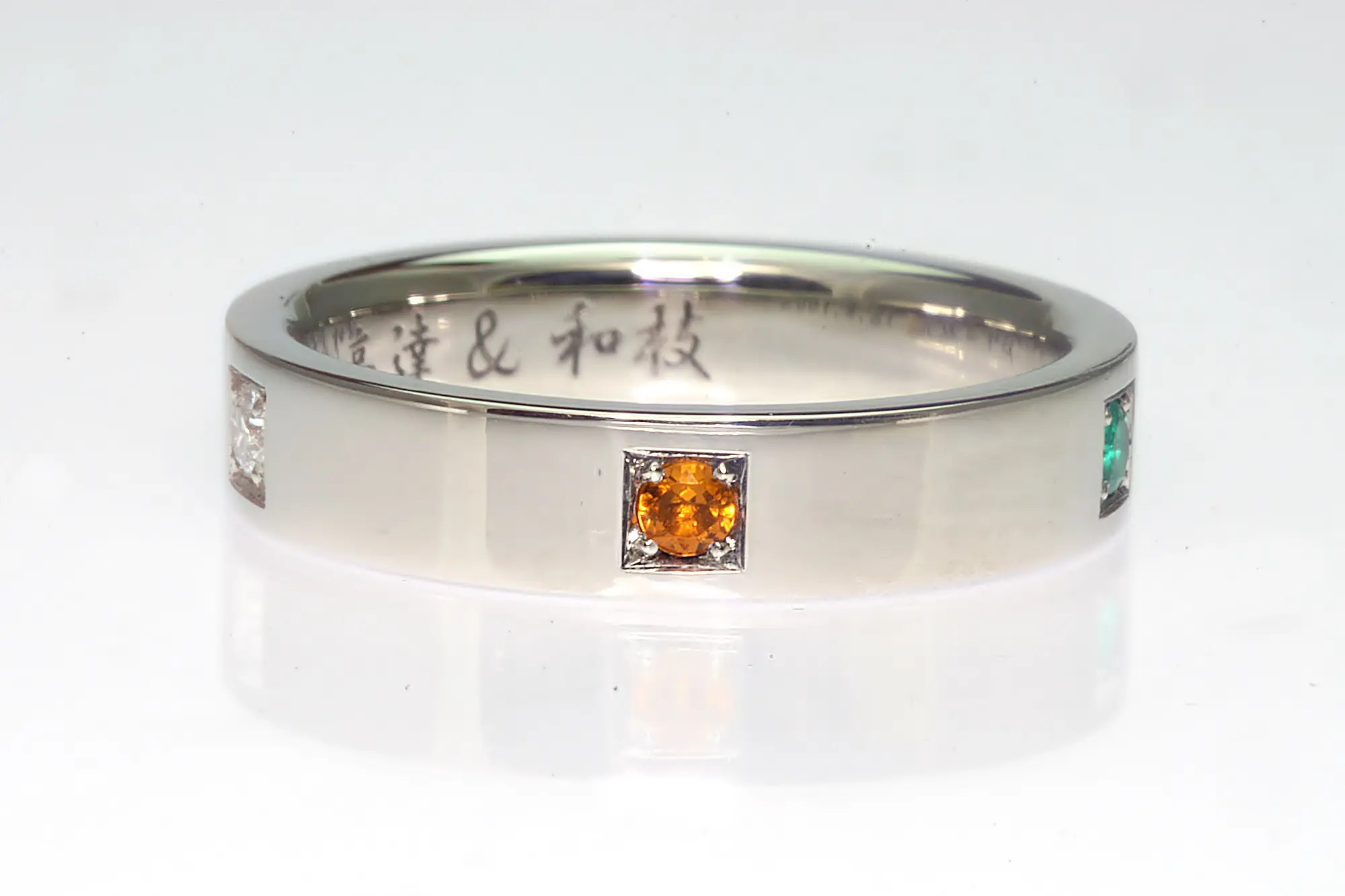 こだわりのお石を配置した、ストレートのご結婚指輪 | 結婚