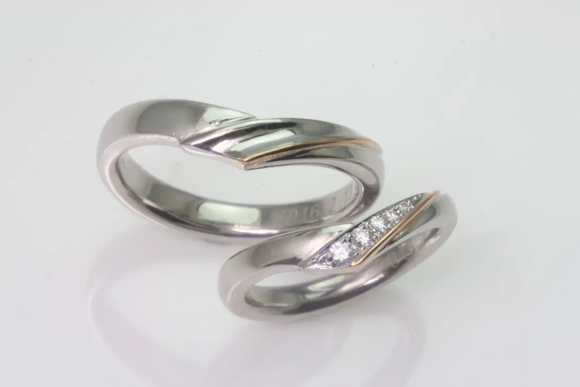 立体的なVラインウェーブ | 結婚・婚約指輪のオーダーメイドは鍛造指輪