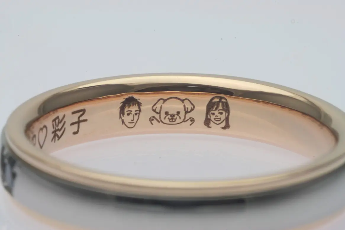 お二人の似顔絵と愛犬と一緒に | 結婚・婚約指輪のオーダーメイドは