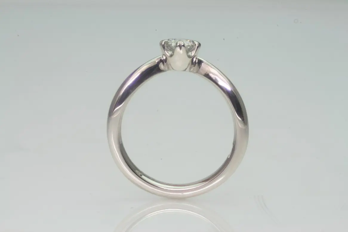 くっきりV字が可愛らしい | 結婚・婚約指輪のオーダーメイドは鍛造指輪