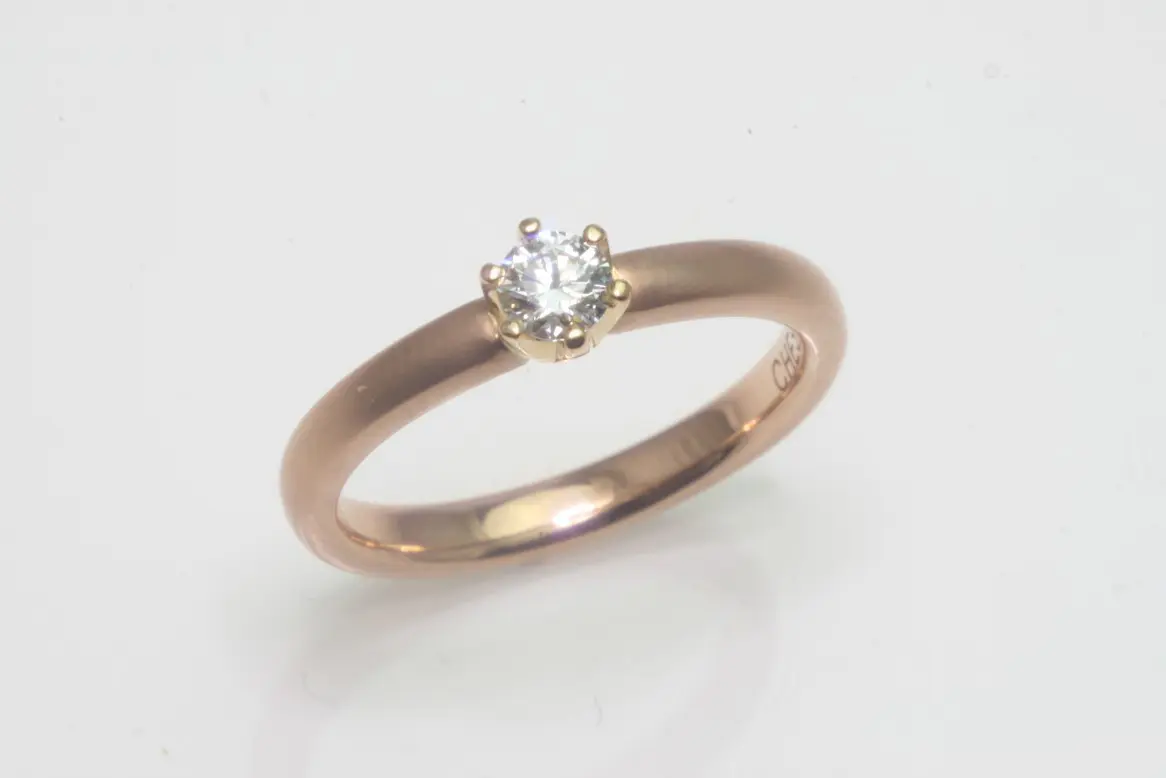 タンザナイトを添えて | 結婚・婚約指輪のオーダーメイドは鍛造
