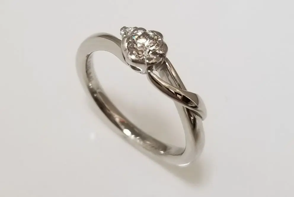 AU750 ゴールド 天然ダイヤモンド ハート型 爪留めリング (1CT)