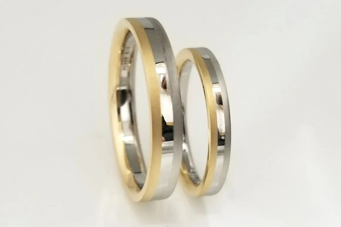 表情を変えた2色デザイン | 結婚・婚約指輪のオーダーメイドは鍛造指輪