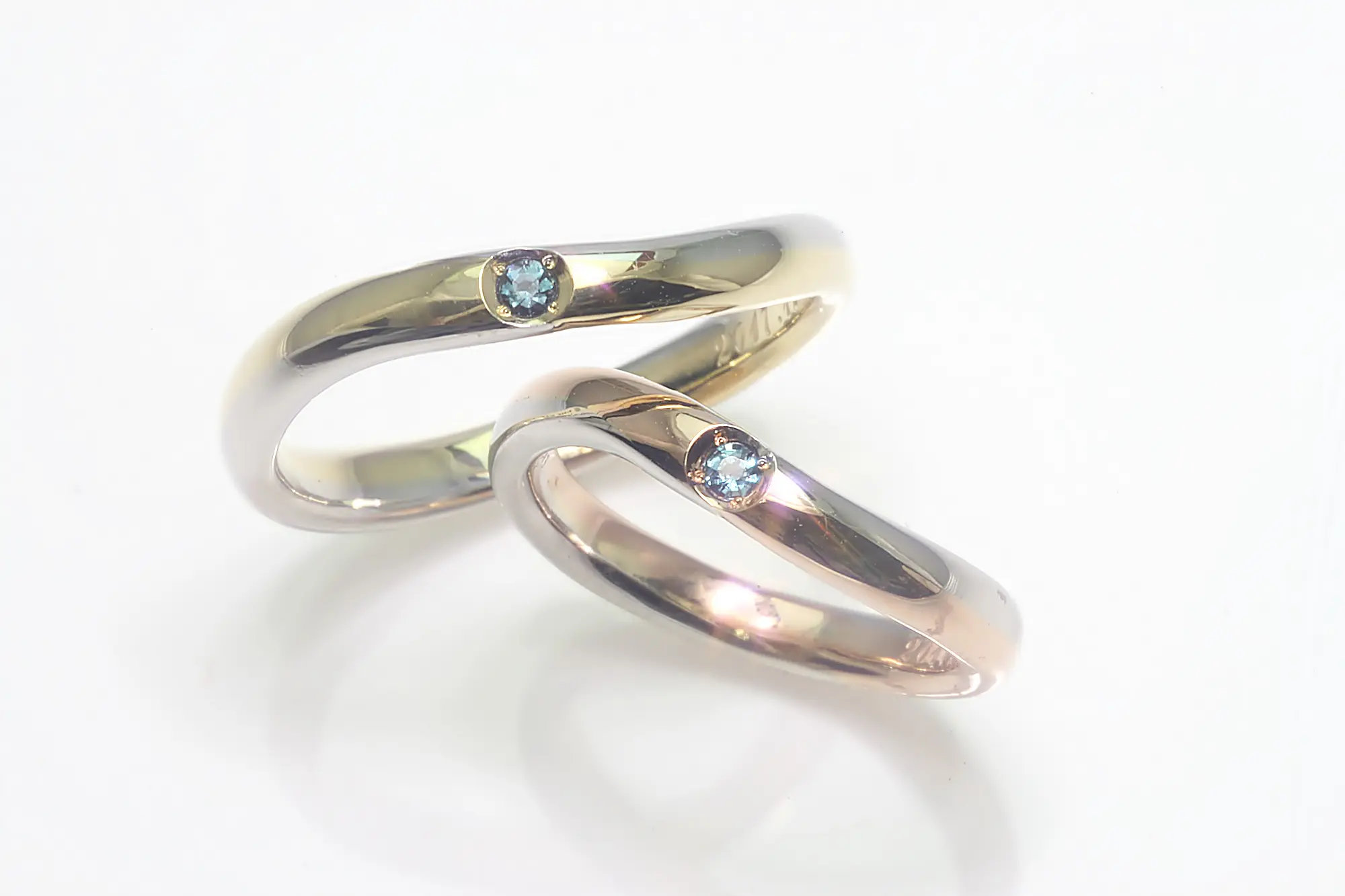 プラチナとゴールドのコンビで、S字デザインを | 結婚・婚約指輪