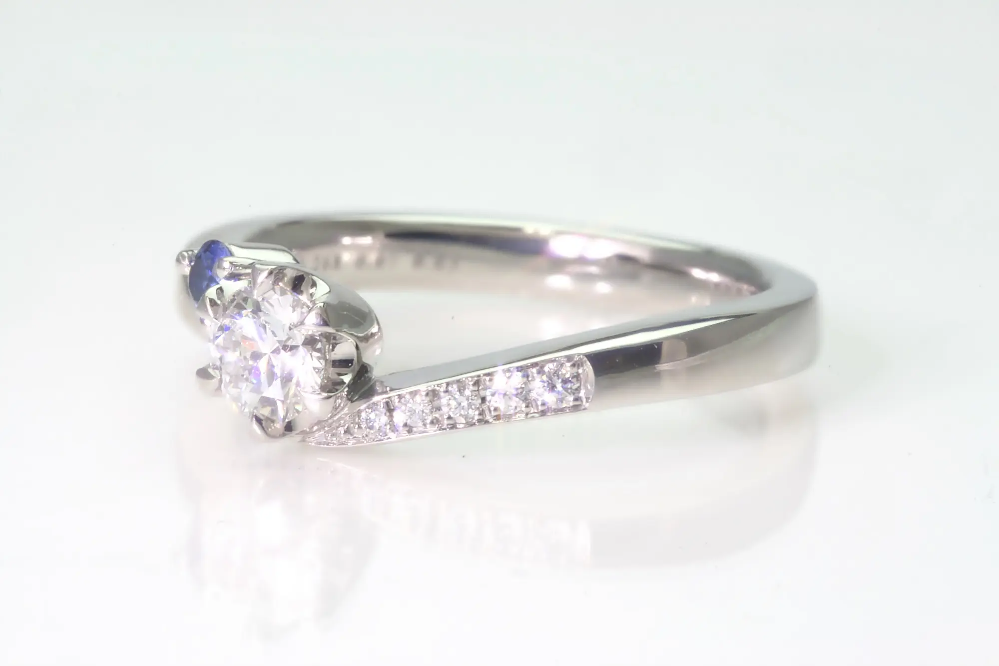 幸福を呼ぶサムシングブルーとダイヤモンド | 結婚・婚約指輪の