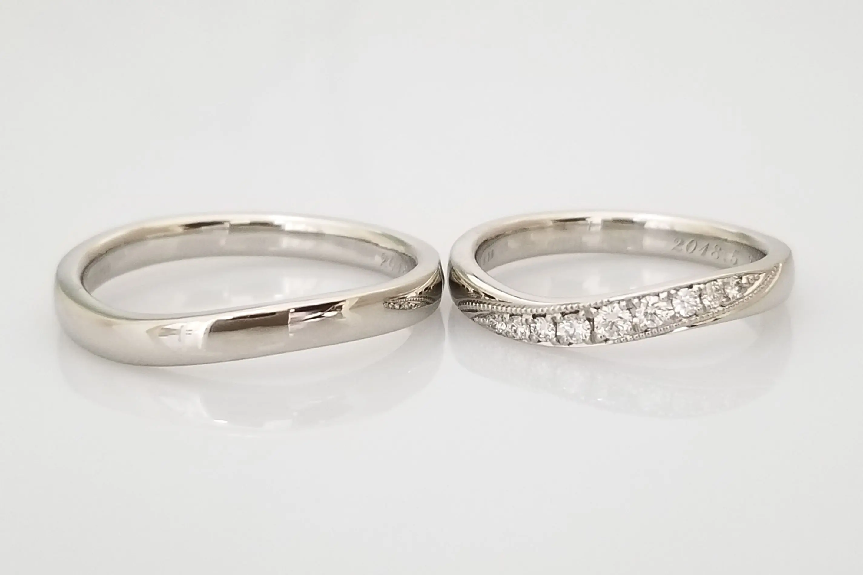 美しさが際立つ優しいウェーブ | 結婚・婚約指輪のオーダーメイドは