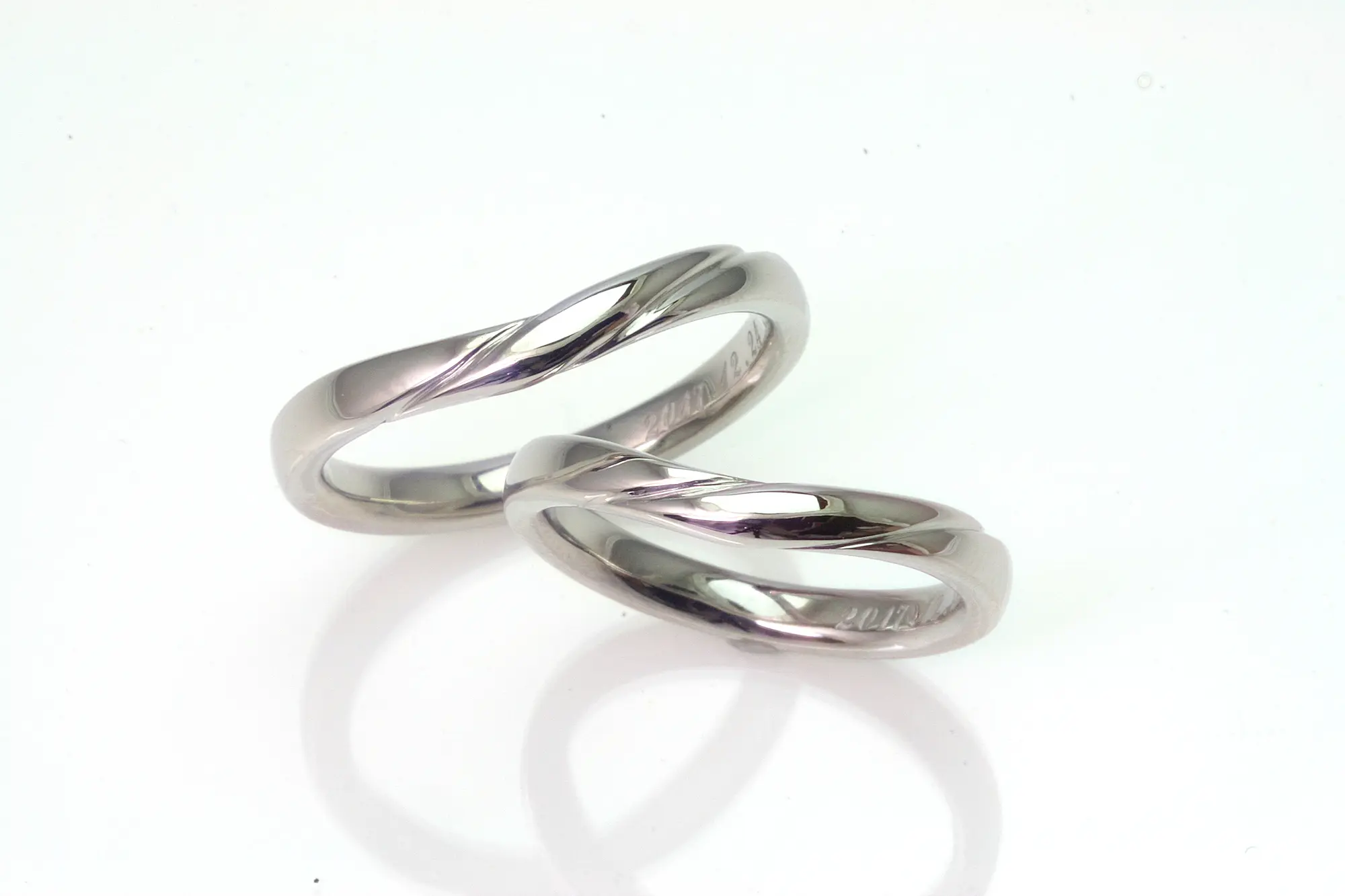 のりぞー　ダイヤステッチ BLACK DIAMOND HOOP PIERCED EARRING(Half)(5ZP0052)｜SJX公式