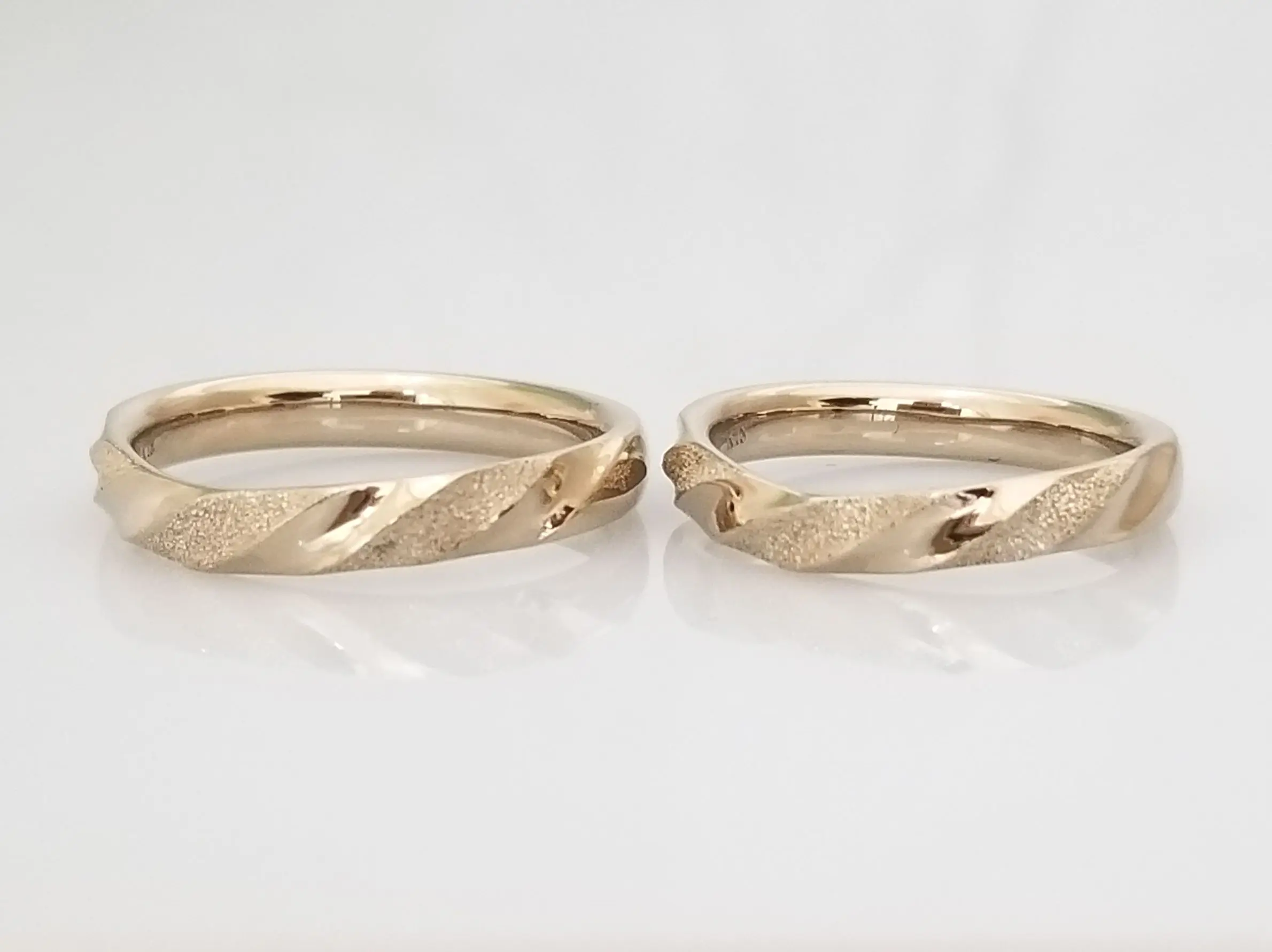 華やかなスターダスト加工の指輪 | 結婚・婚約指輪のオーダーメイドは 華やかなスターダスト加工の指輪 | 結婚・婚約指輪のオーダーメイドは