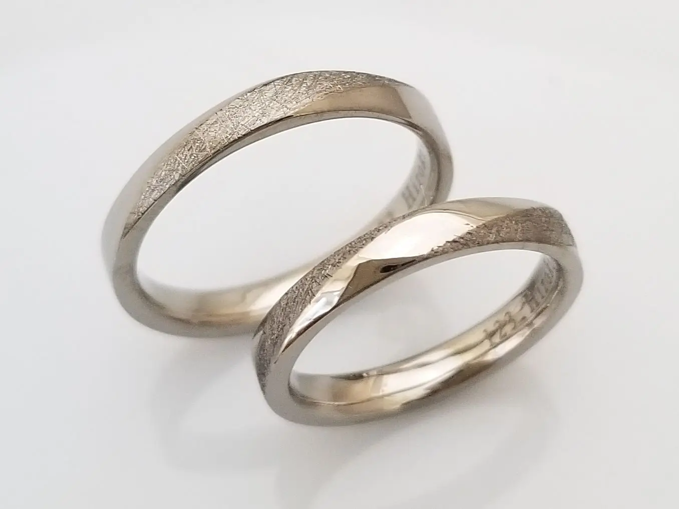 ストレートの結婚指輪は、面取加工で動きをプラス | 結婚・婚約