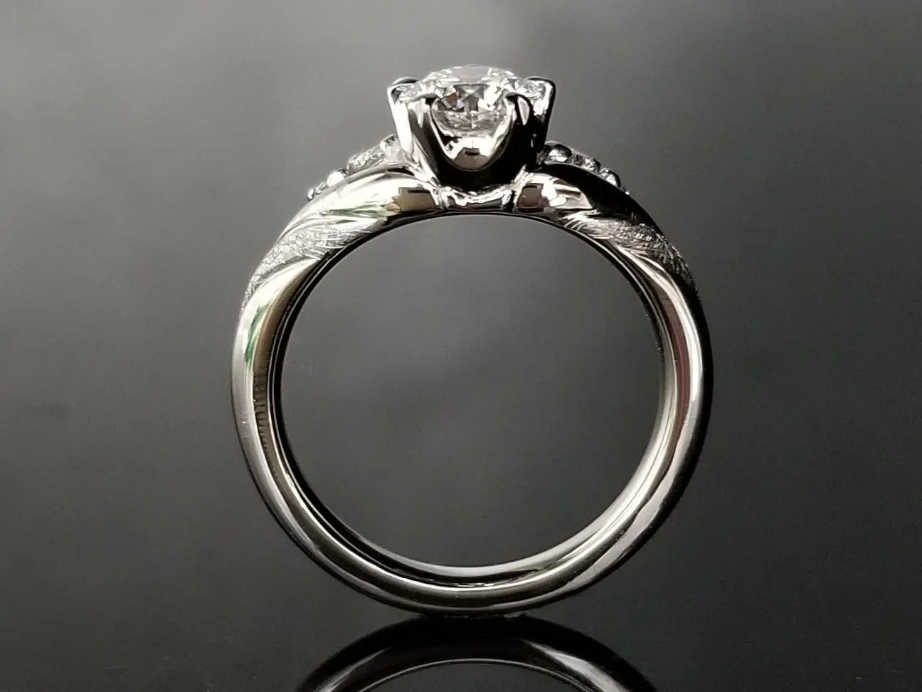 白鳥の羽ばたき | 結婚・婚約指輪のオーダーメイドは鍛造指輪