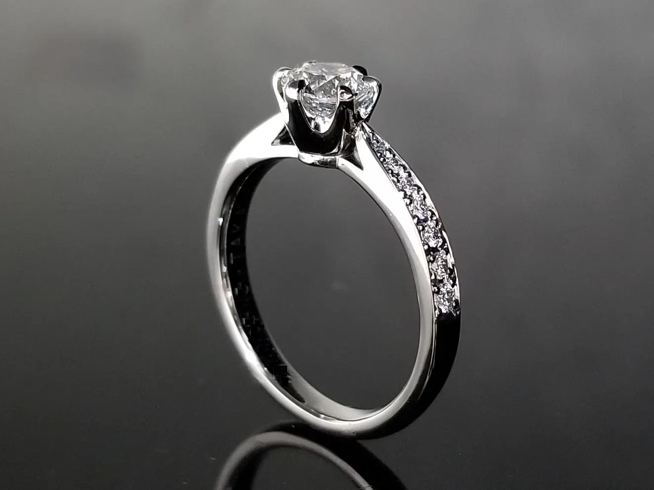 上品なエタニティダイヤモンドリング | 結婚・婚約指輪のオーダー 