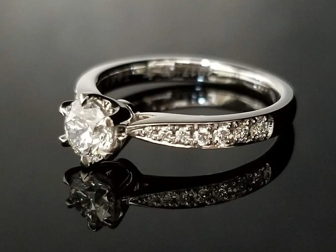 上品なエタニティダイヤモンドリング | 結婚・婚約指輪のオーダー