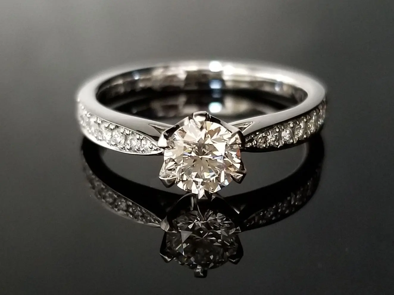 上品なエタニティダイヤモンドリング | 結婚・婚約指輪のオーダー