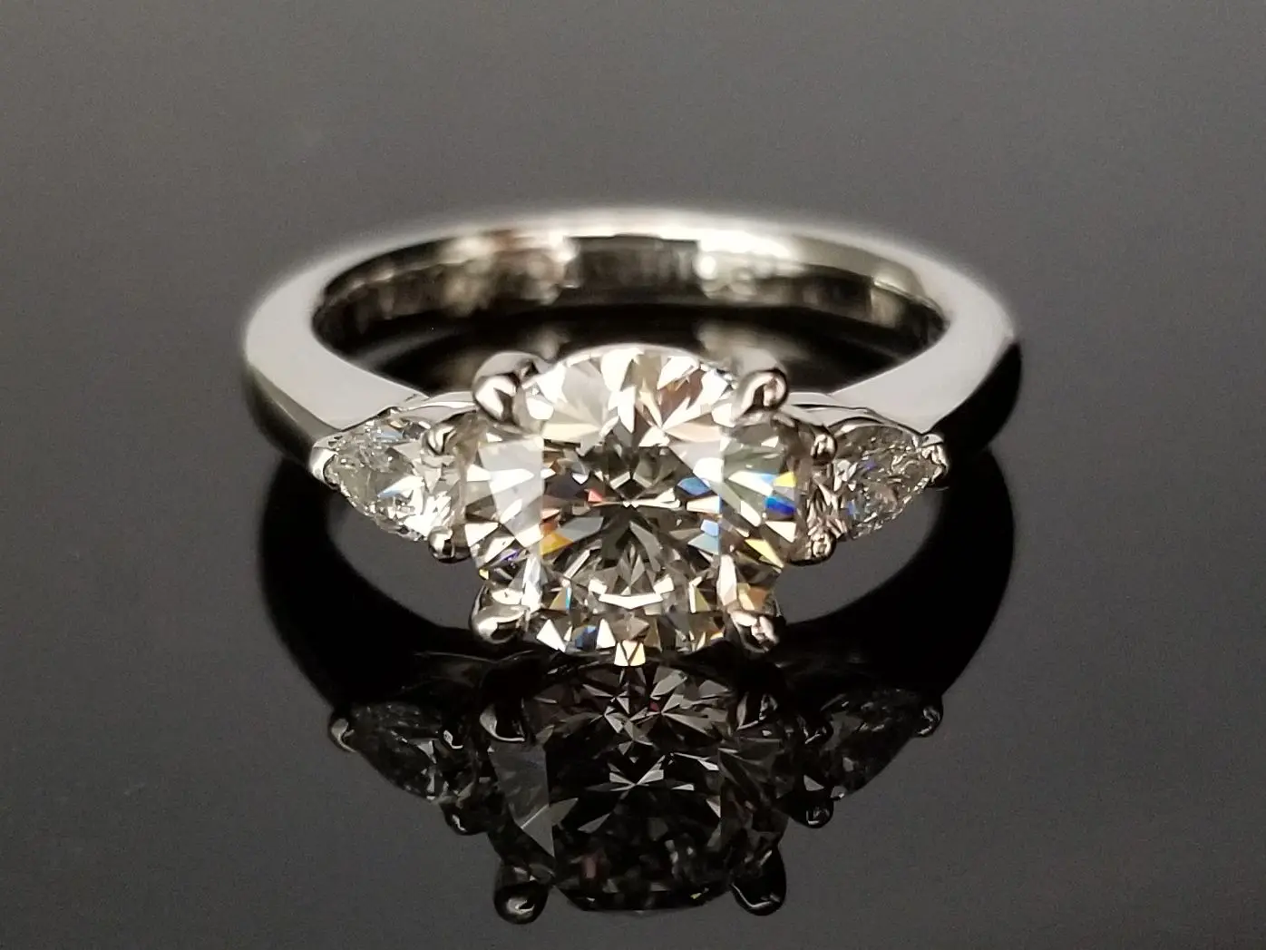 圧巻の1.2ctダイヤモンドエンゲージリング | 結婚・婚約指輪のオーダー 