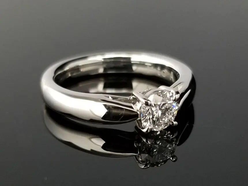 4本爪の大人なデザイン | 結婚・婚約指輪のオーダーメイドは鍛造