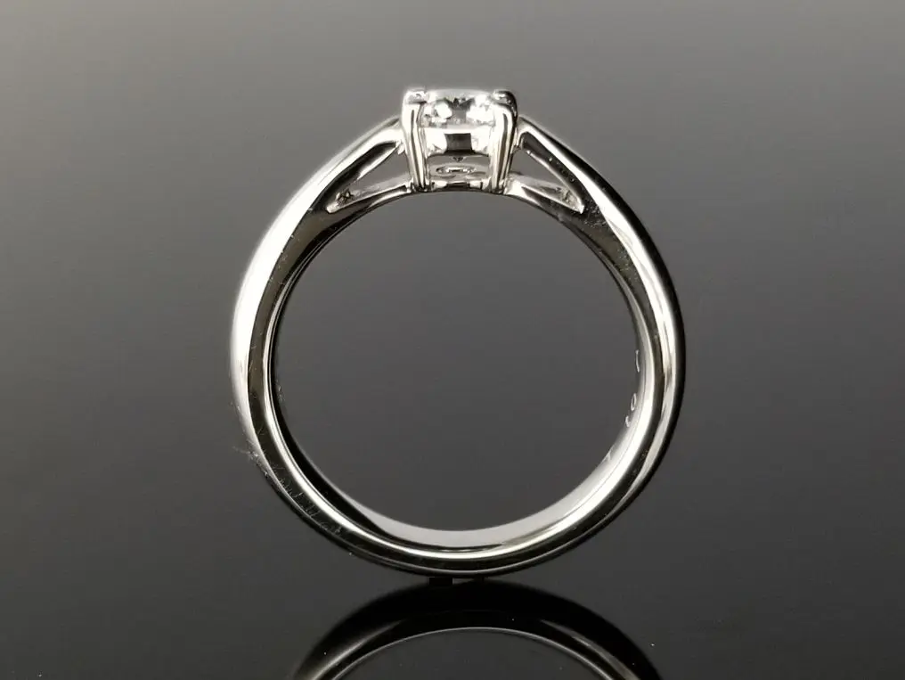 4本爪の大人なデザイン | 結婚・婚約指輪のオーダーメイドは鍛造指輪