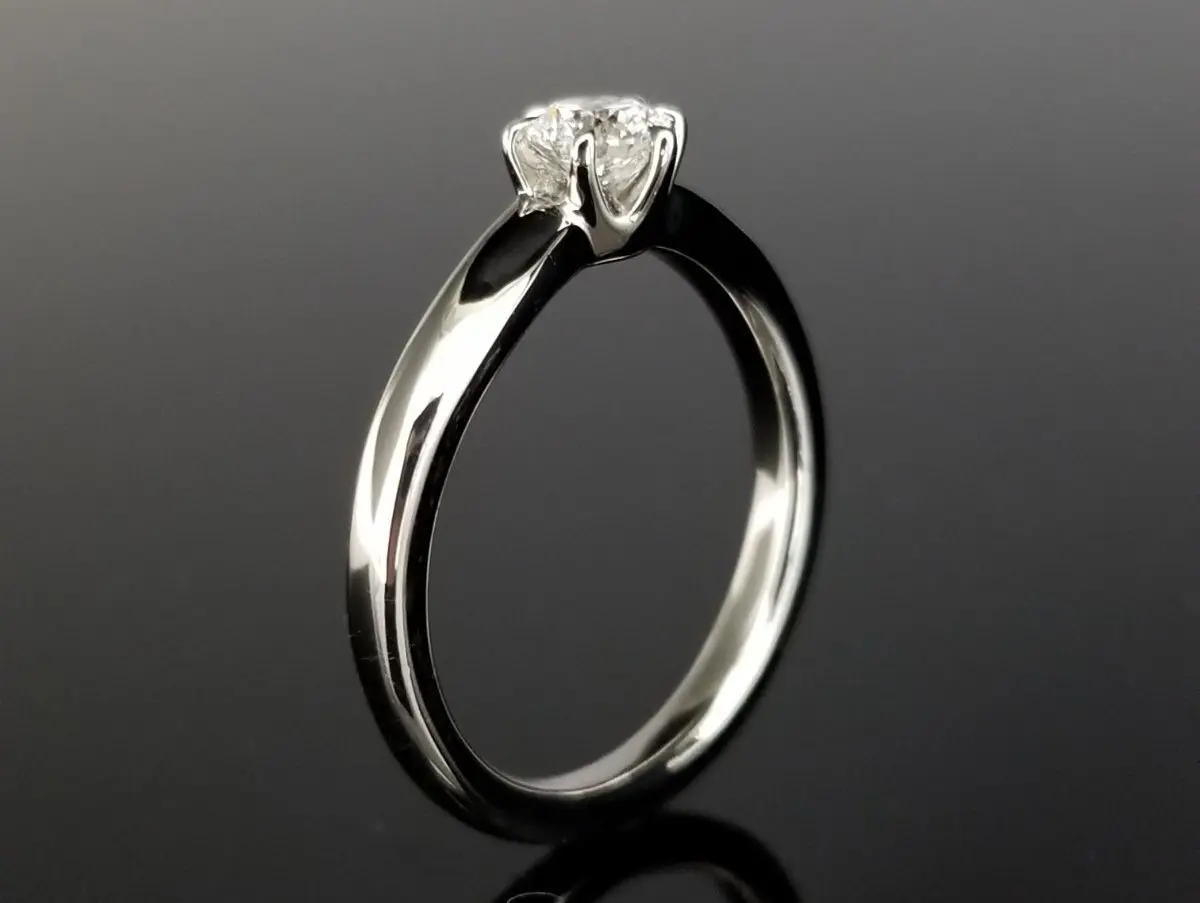 結婚指輪との重ね着けも楽しめるセットリング | 結婚・婚約指輪の