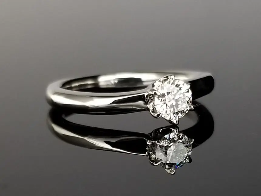 結婚指輪との重ね着けも楽しめるセットリング | 結婚・婚約指輪の