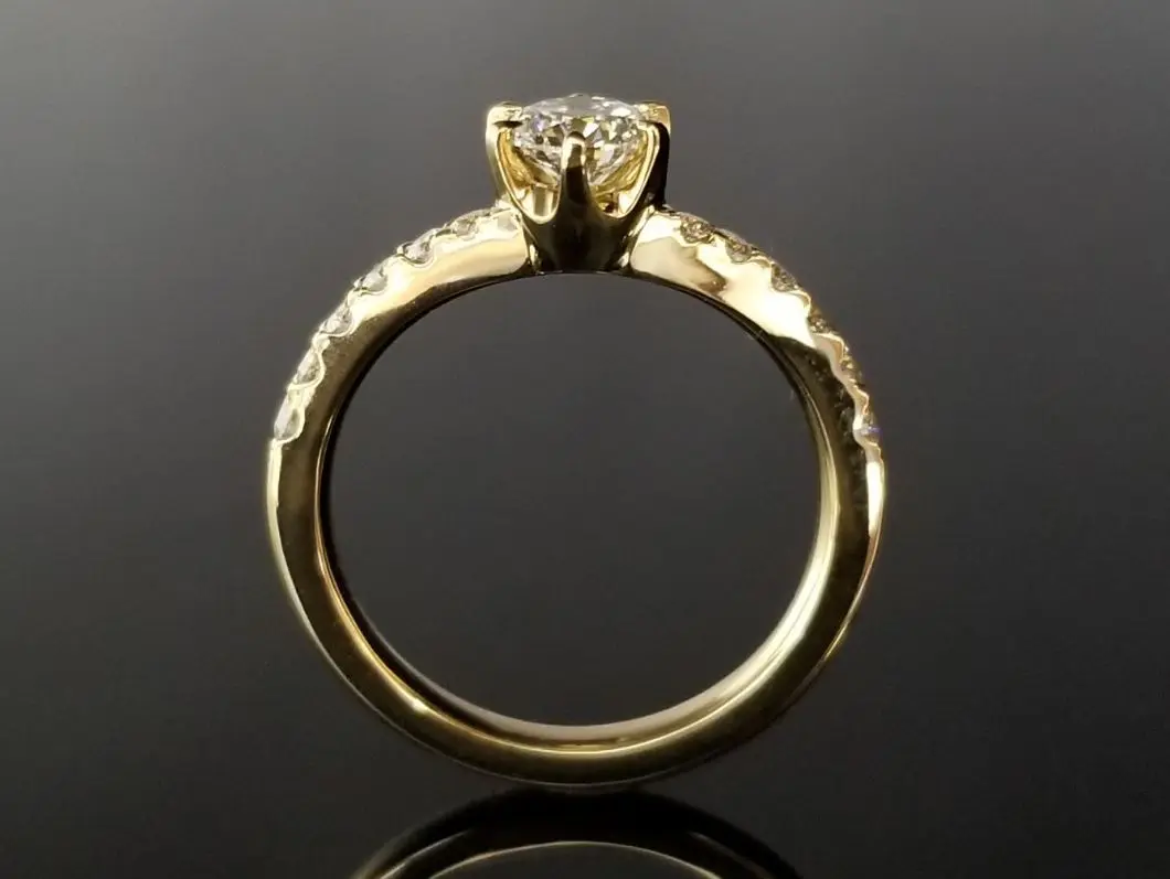 イエローゴールドのゴージャスリング | 結婚・婚約指輪の イエローゴールドのゴージャスリング | 結婚・婚約指輪の