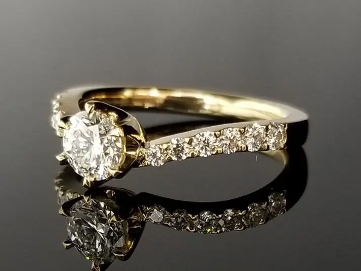イエローゴールドのゴージャスリング | 結婚・婚約指輪の イエローゴールドのゴージャスリング | 結婚・婚約指輪の