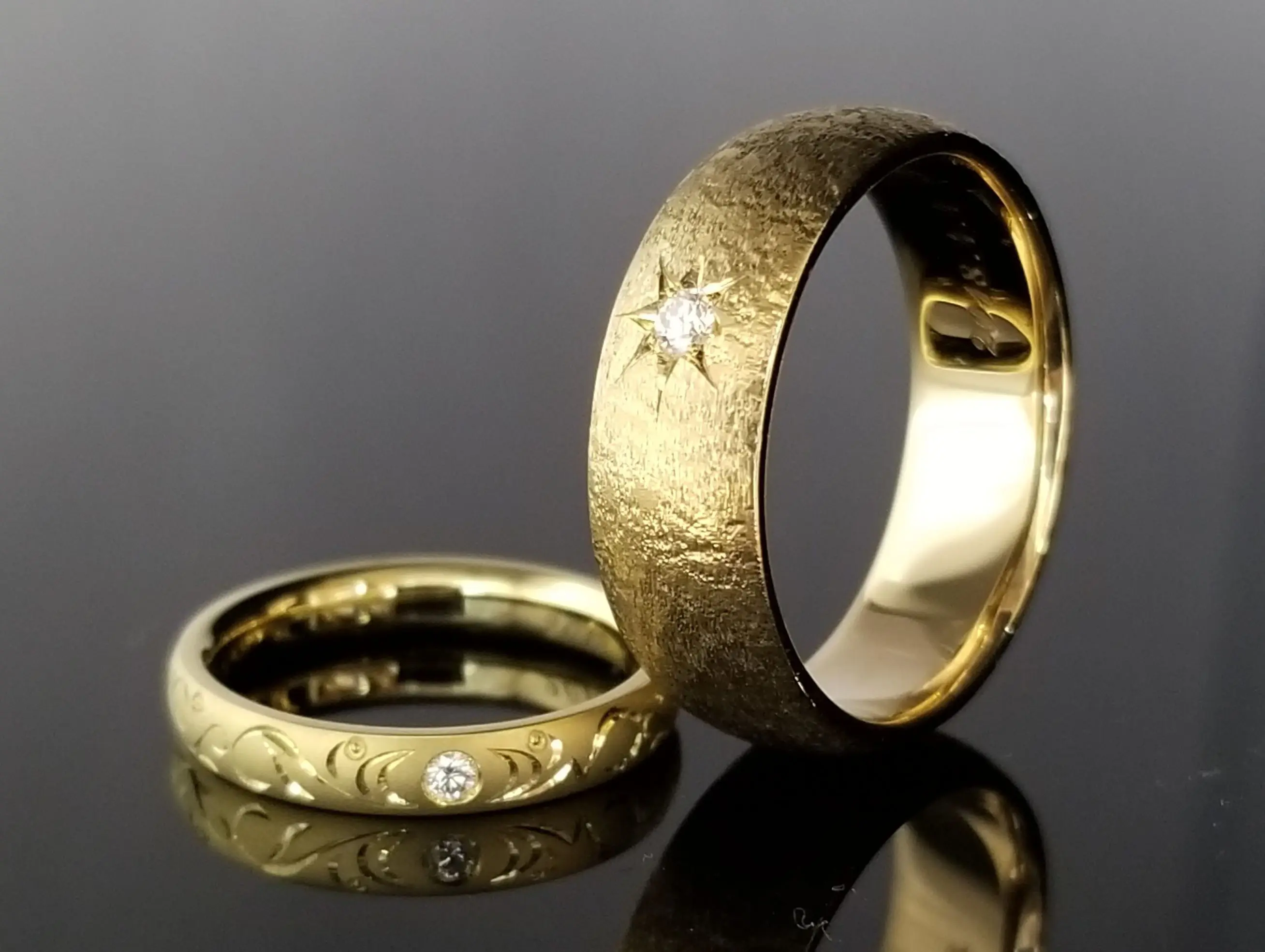 アンティーク加工に繊細な彫りのご結婚指輪 | 結婚・婚約指輪の