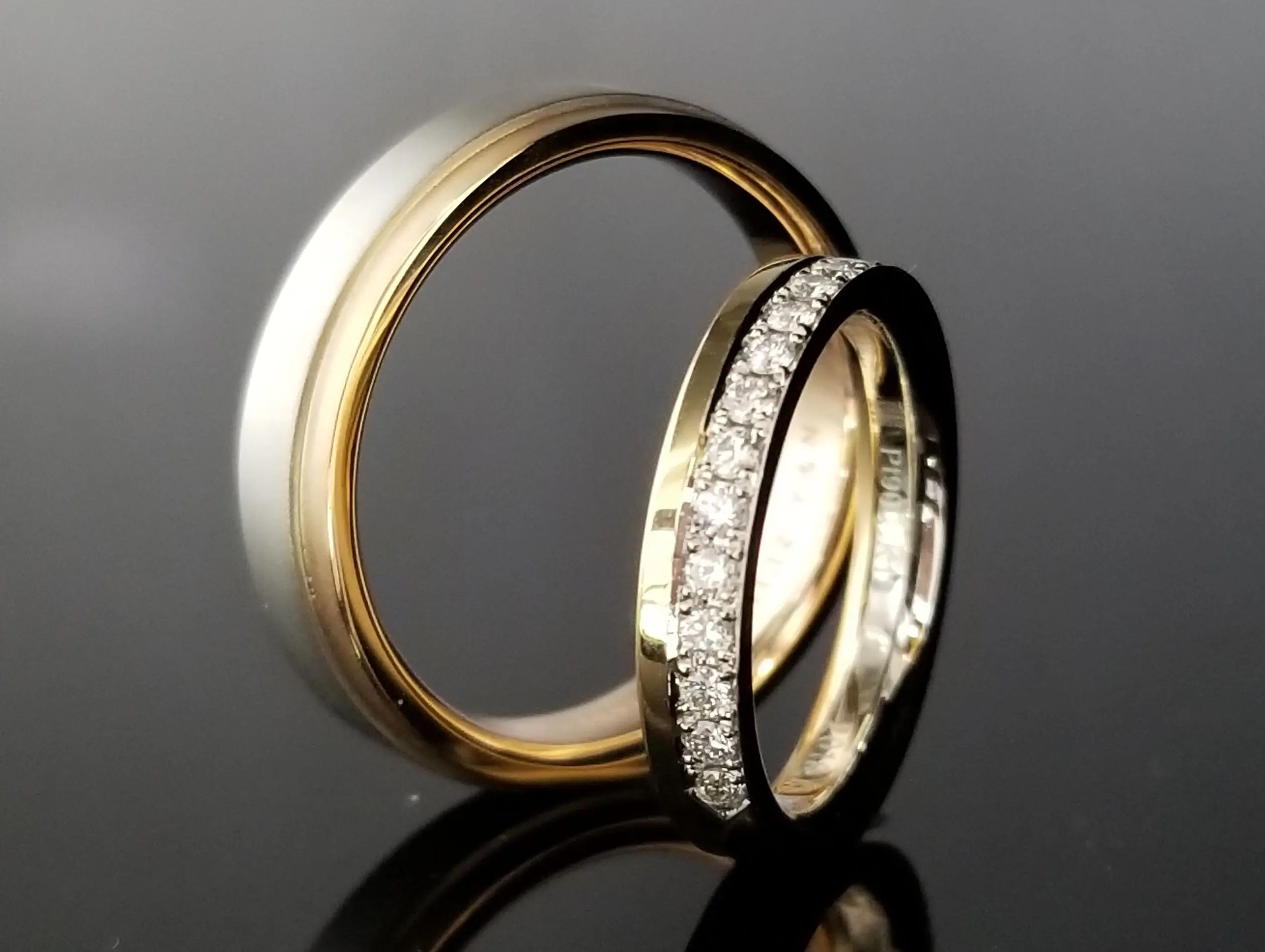 お揃い素材のコンビリング | 結婚・婚約指輪のオーダーメイドは