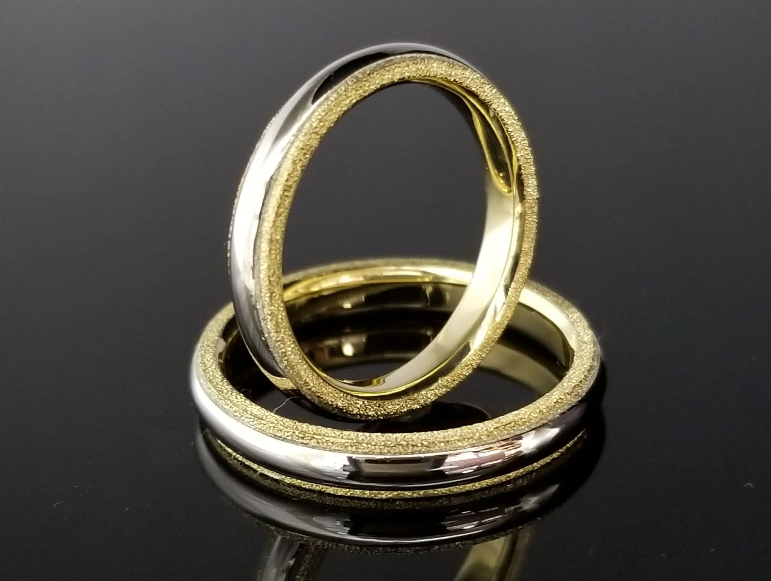 煌めくスターダスト | 結婚・婚約指輪のオーダーメイドは鍛造
