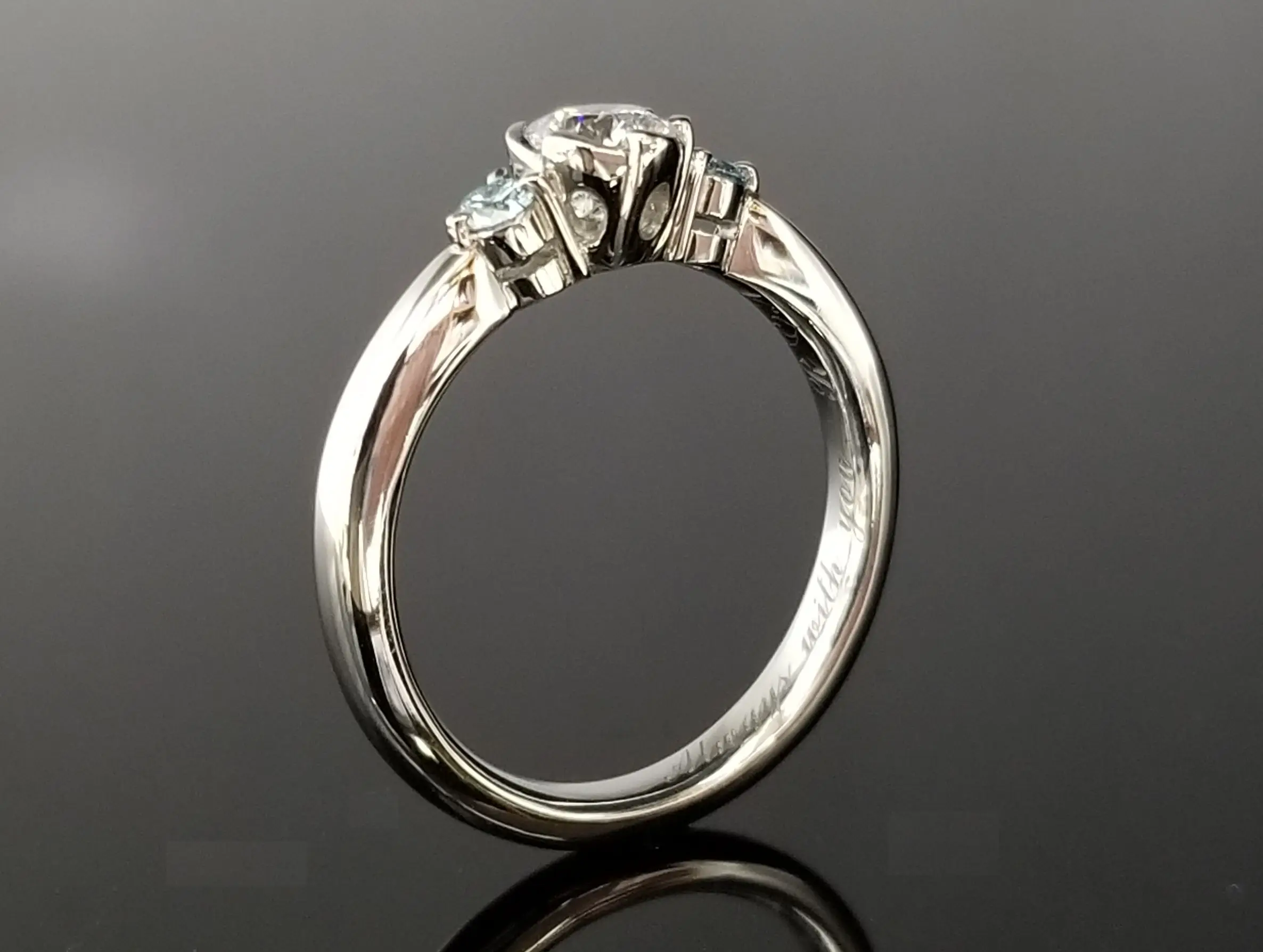 お花デザインの婚約指輪 | 結婚・婚約指輪のオーダーメイドは鍛造指輪