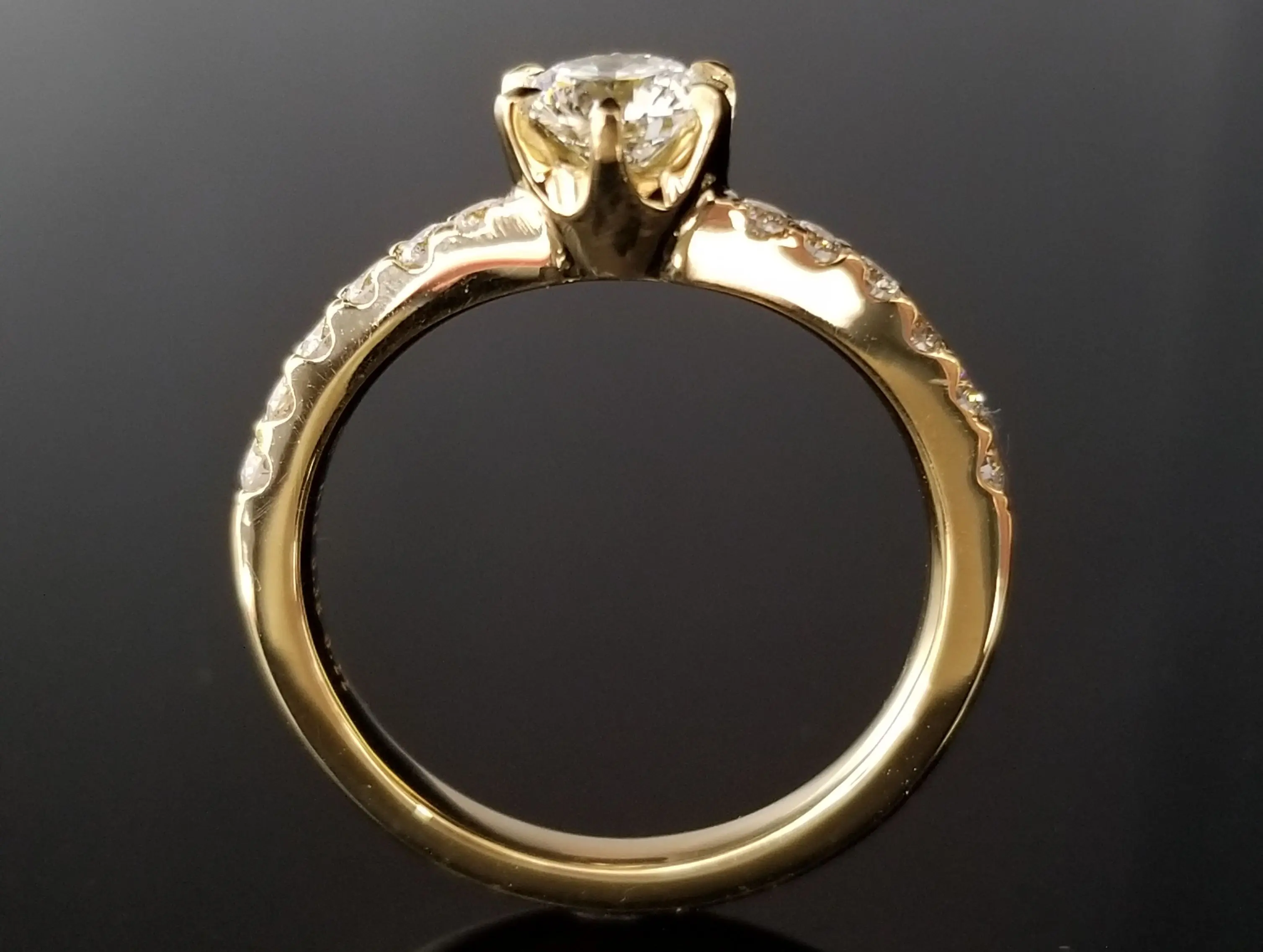 ゴールドのハーフエタニティリング | 結婚・婚約指輪のオーダー ゴールドのハーフエタニティリング | 結婚・婚約指輪のオーダー