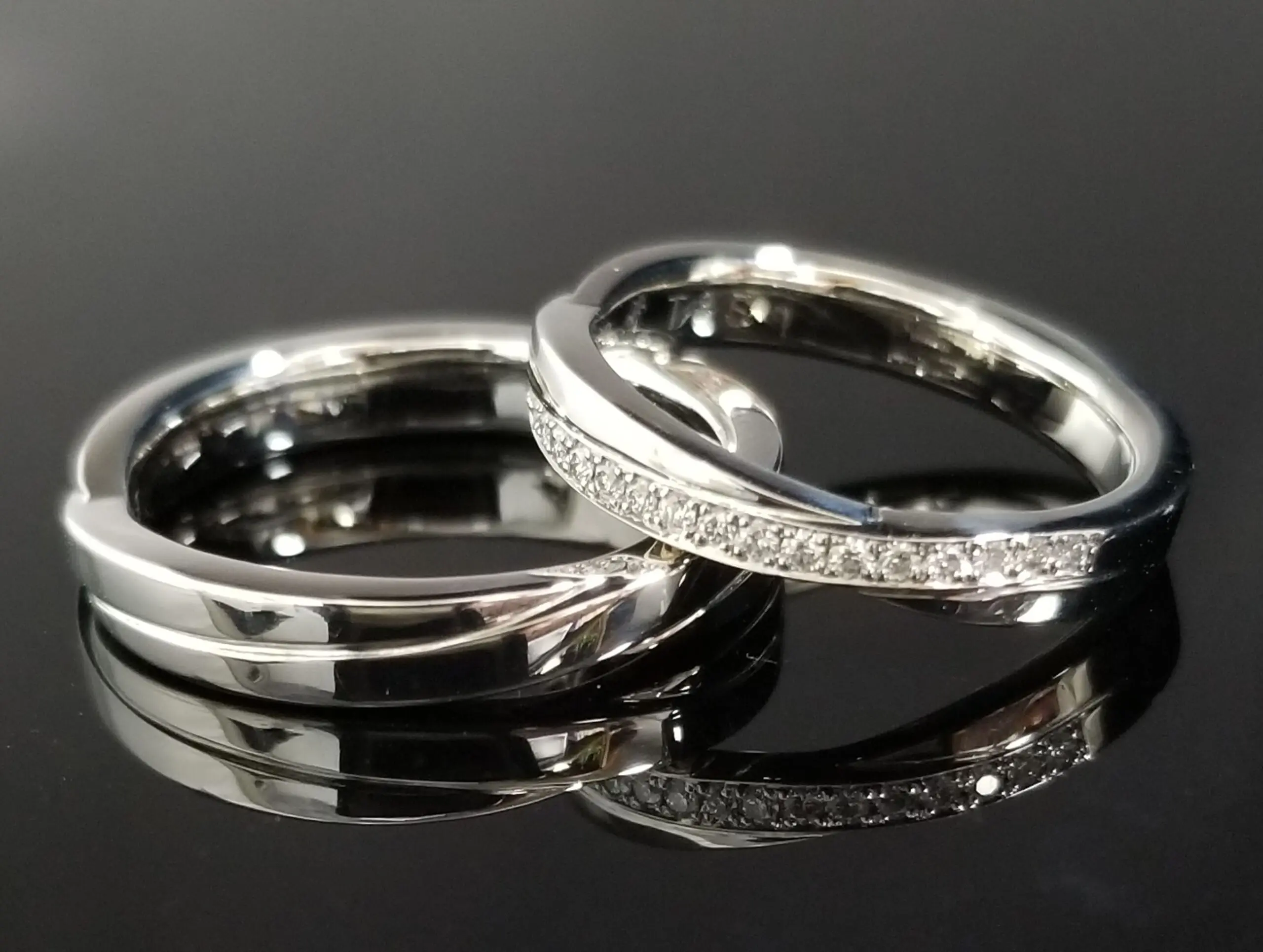 スタイリッシュなクロスデザイン | 結婚・婚約指輪のオーダー