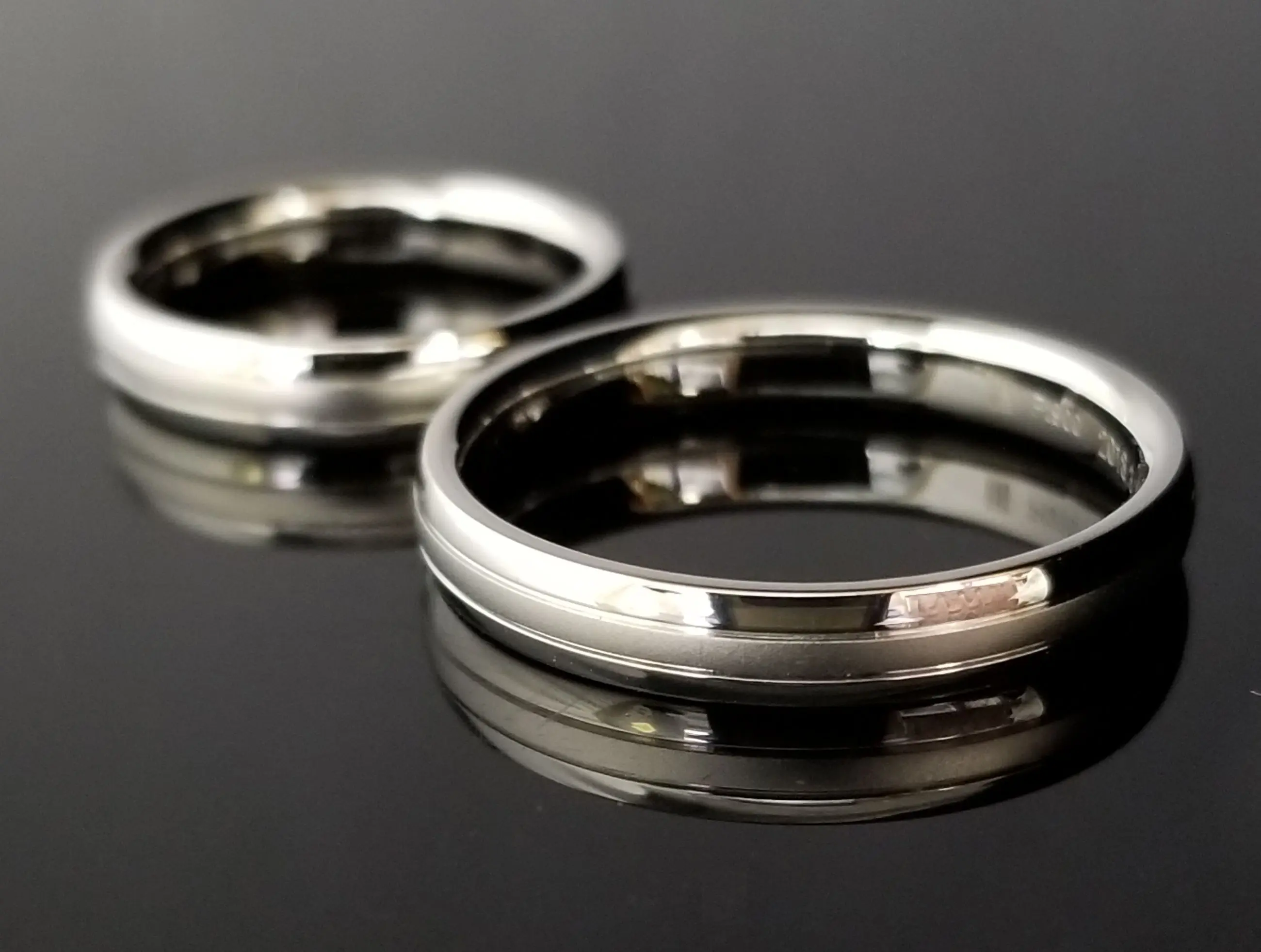 梨地と鏡面で表情を変えたマリッジリング | 結婚・婚約指輪のオーダー