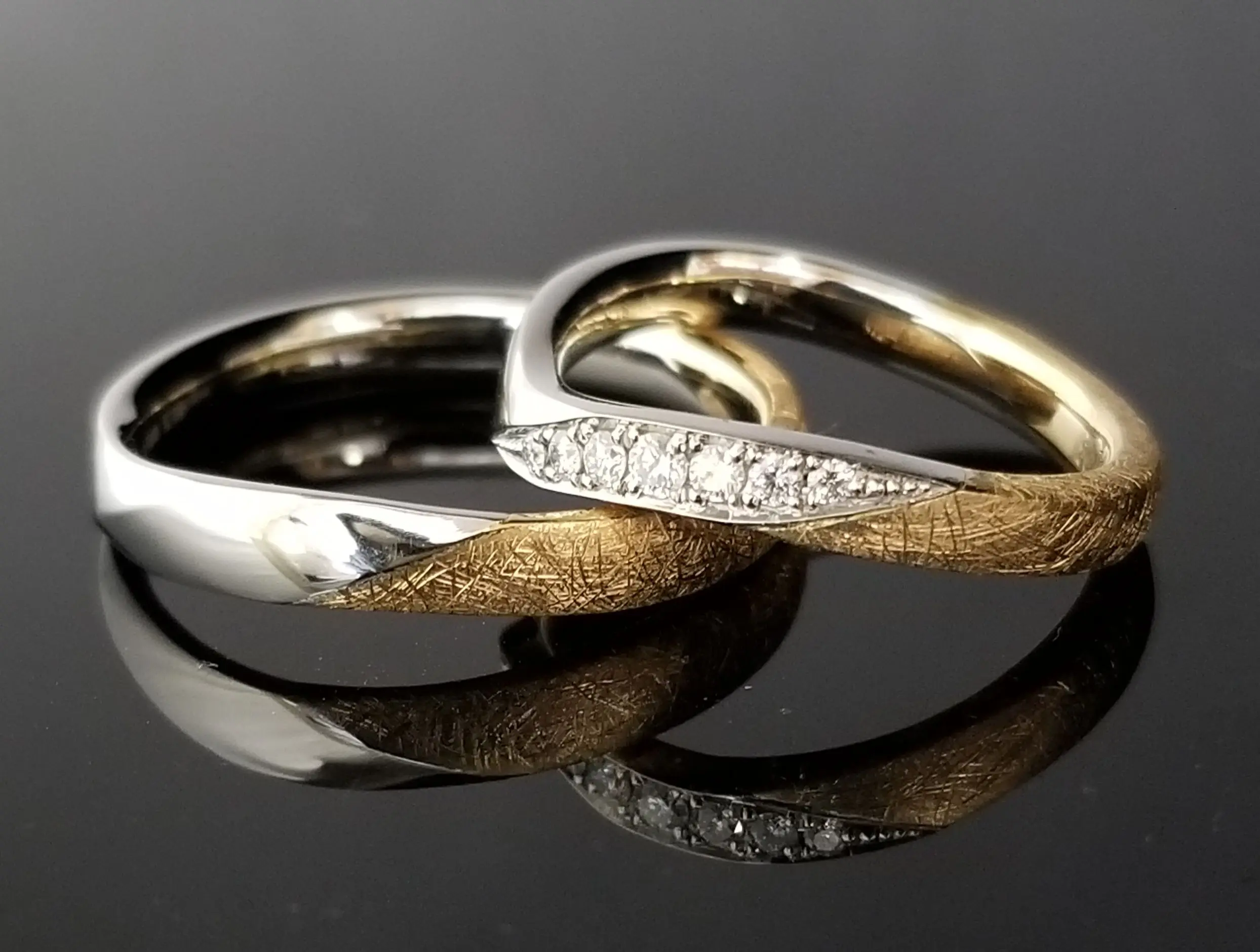 プラチナとイエローゴールドのカラー | 結婚・婚約指輪の