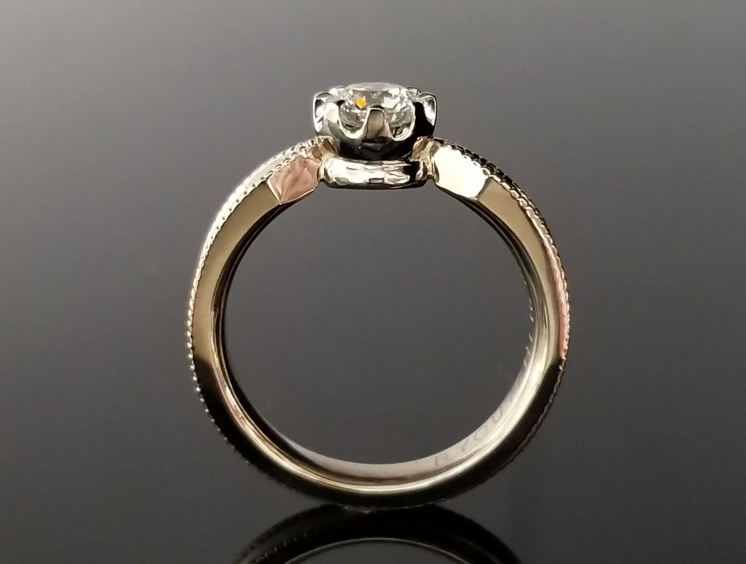 希少　指輪、結婚指輪 優絆（ゆうき）】緩やかなVラインが紡ぐふたりの絆 [結婚指輪