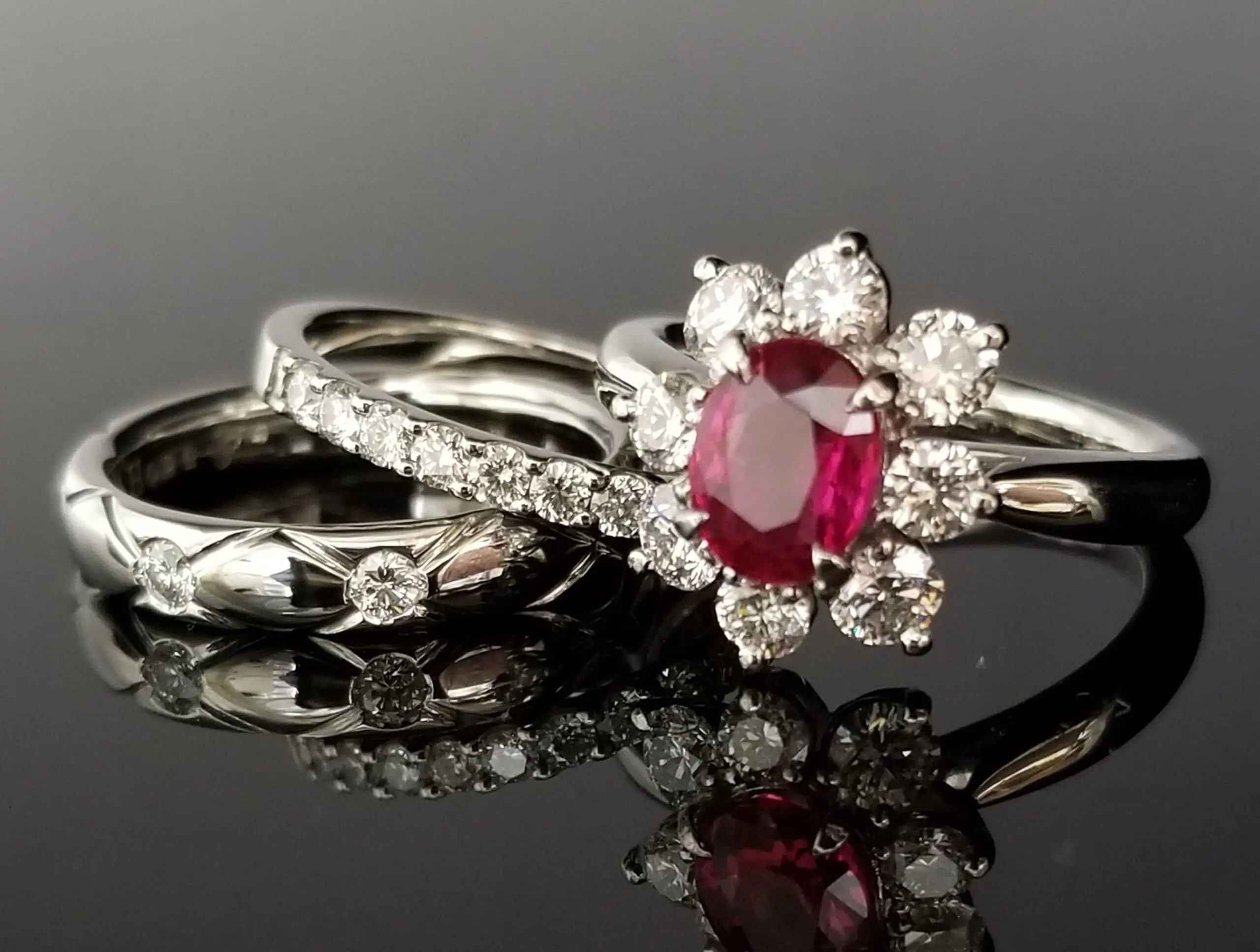 ライン加工でお花をイメージしたデザイン | 結婚・婚約指輪の
