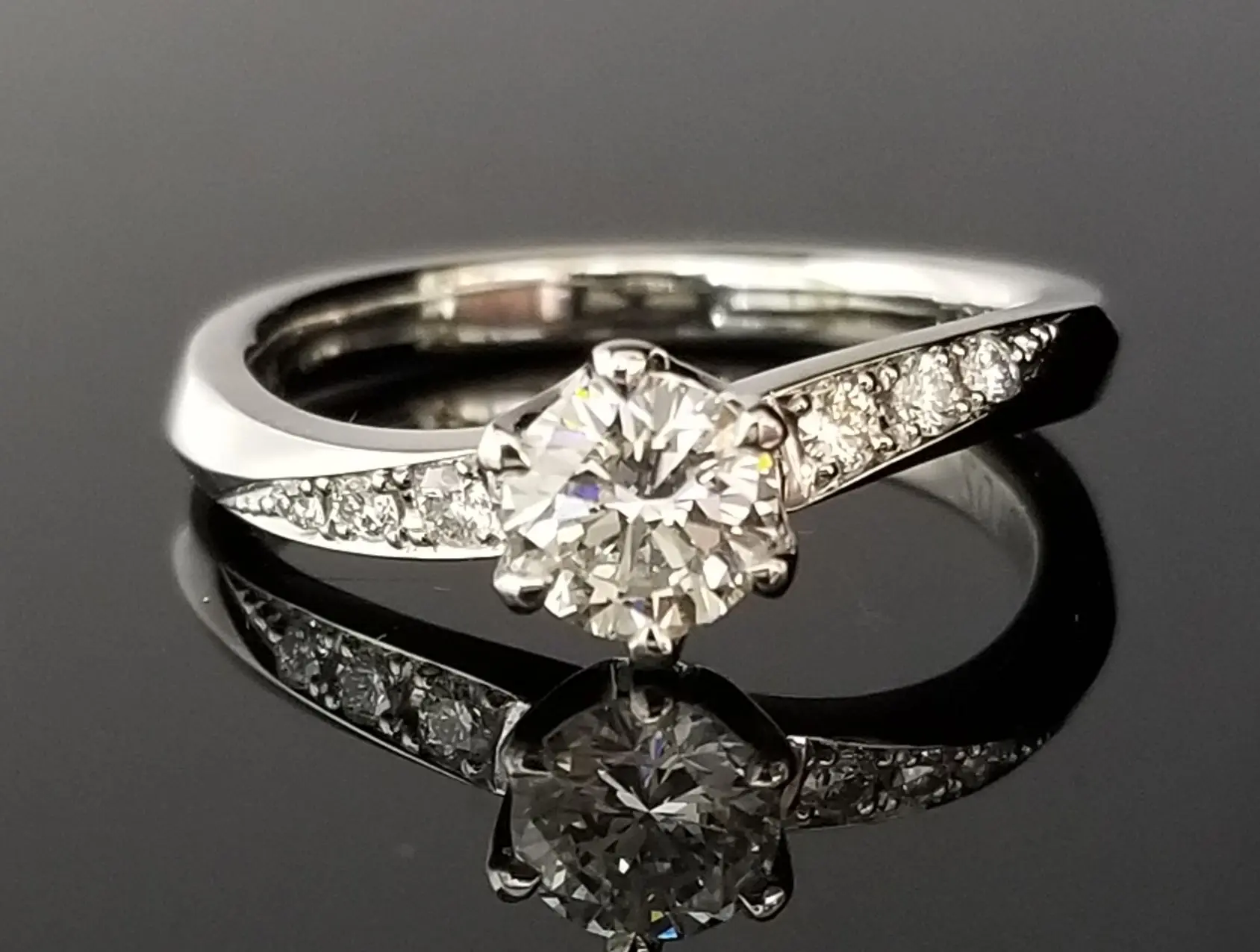 人気の面取りデザイン | 結婚・婚約指輪のオーダーメイドは鍛造