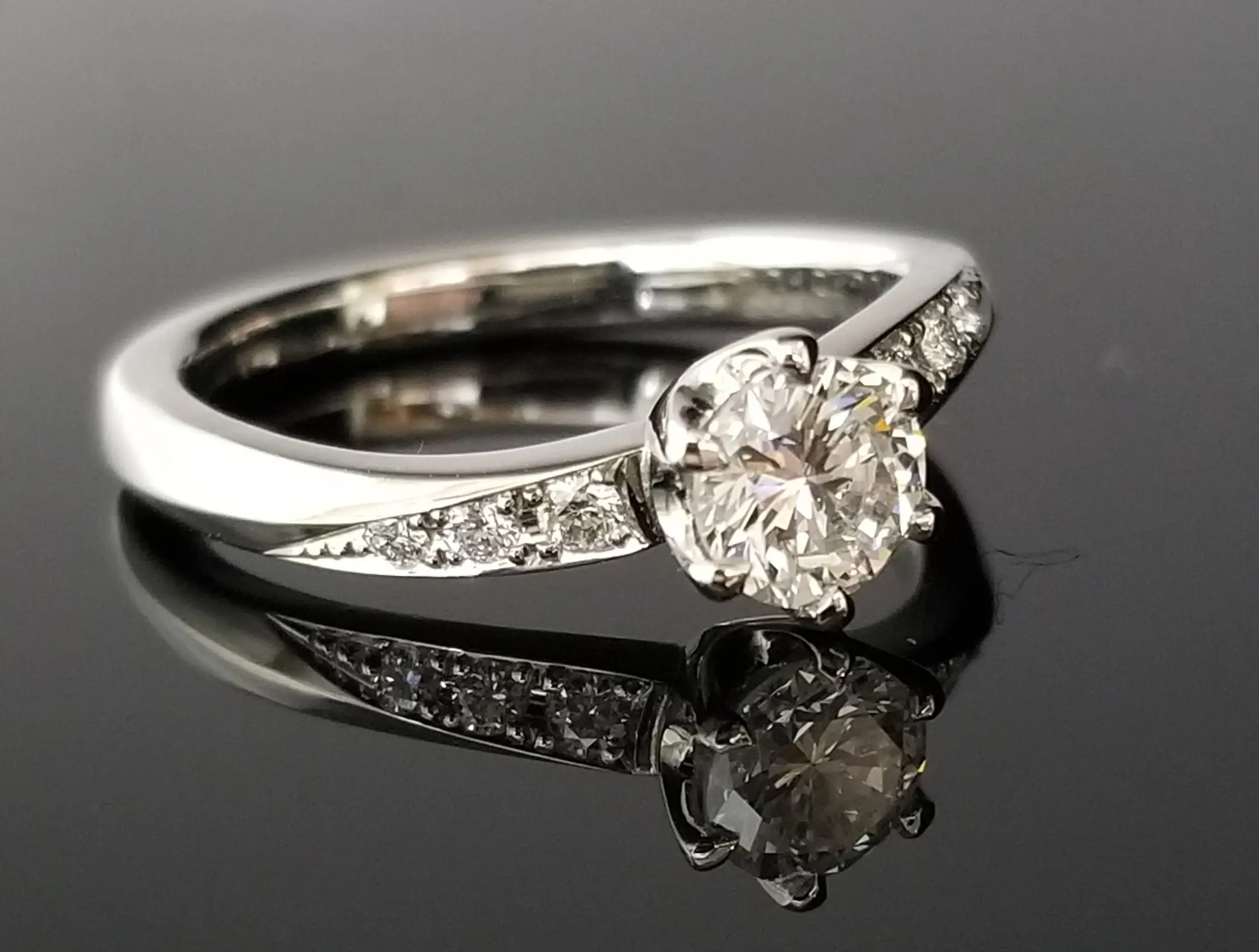 のりぞー　ダイヤステッチ それぞれのダイヤで個性を出したご結婚指輪 | 結婚・婚約指輪の