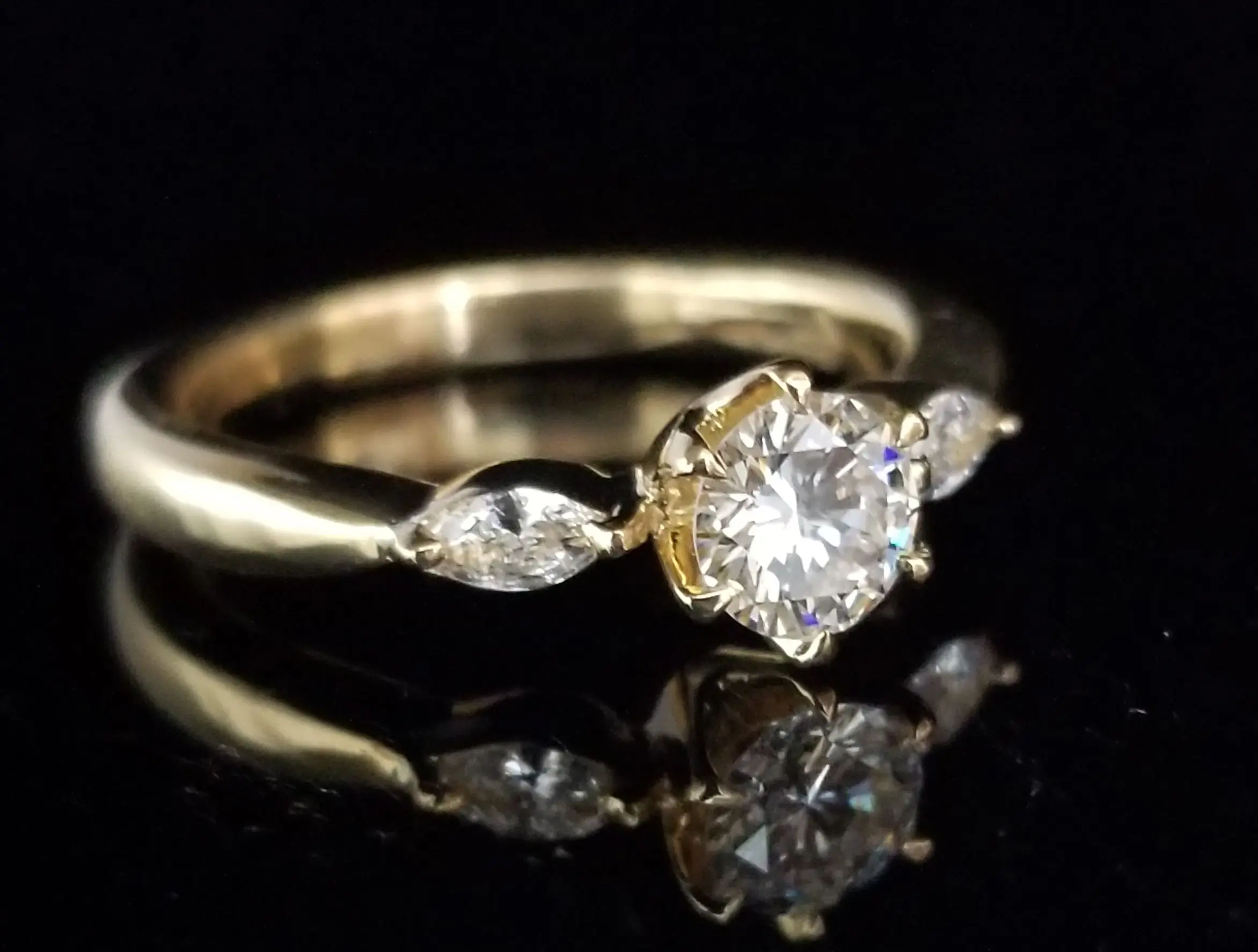 マーキースで華やかダイヤモンドリング | 結婚・婚約指輪のオーダー 
