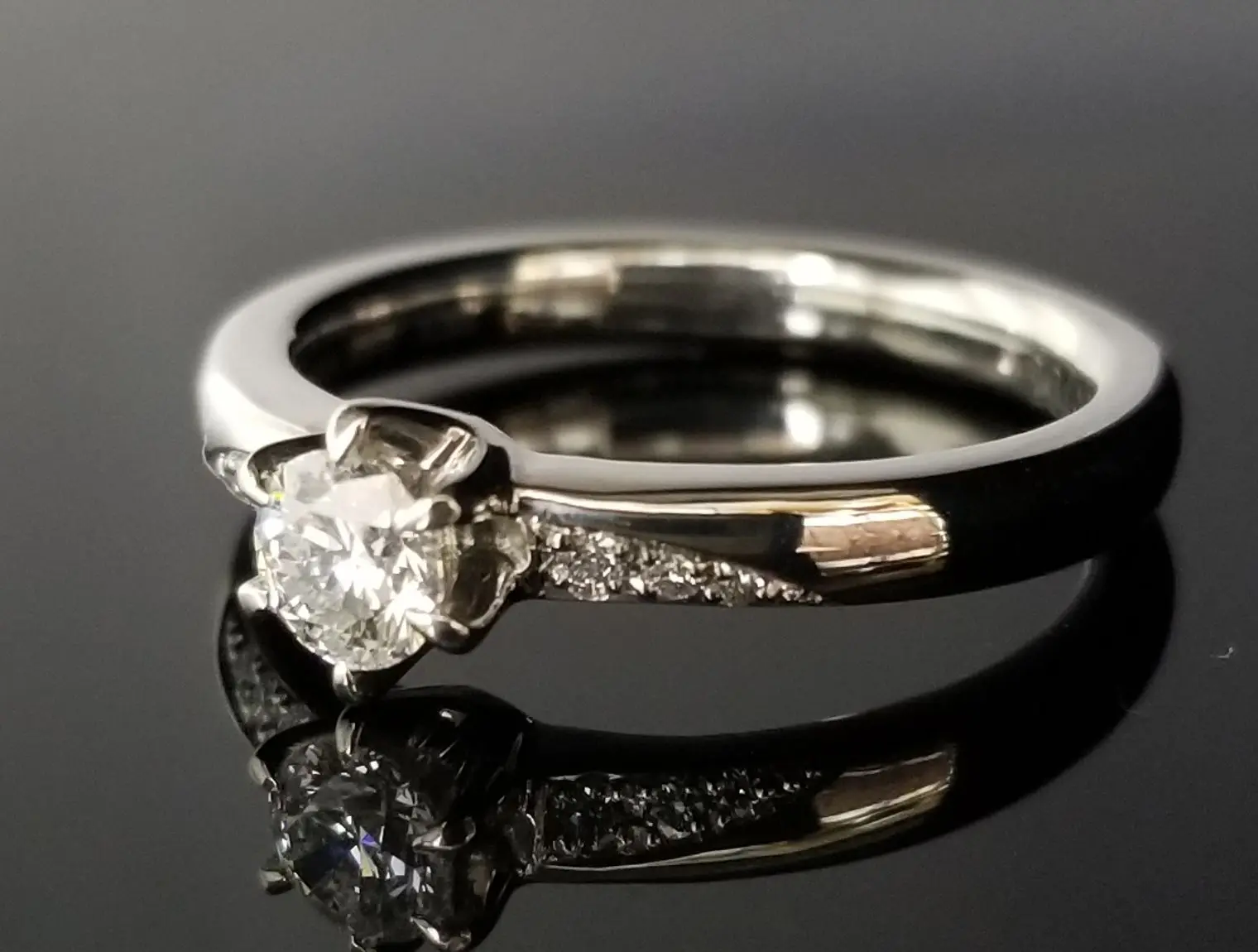 落ち着きのある輝きで上品なリングに | 結婚・婚約指輪のオーダー