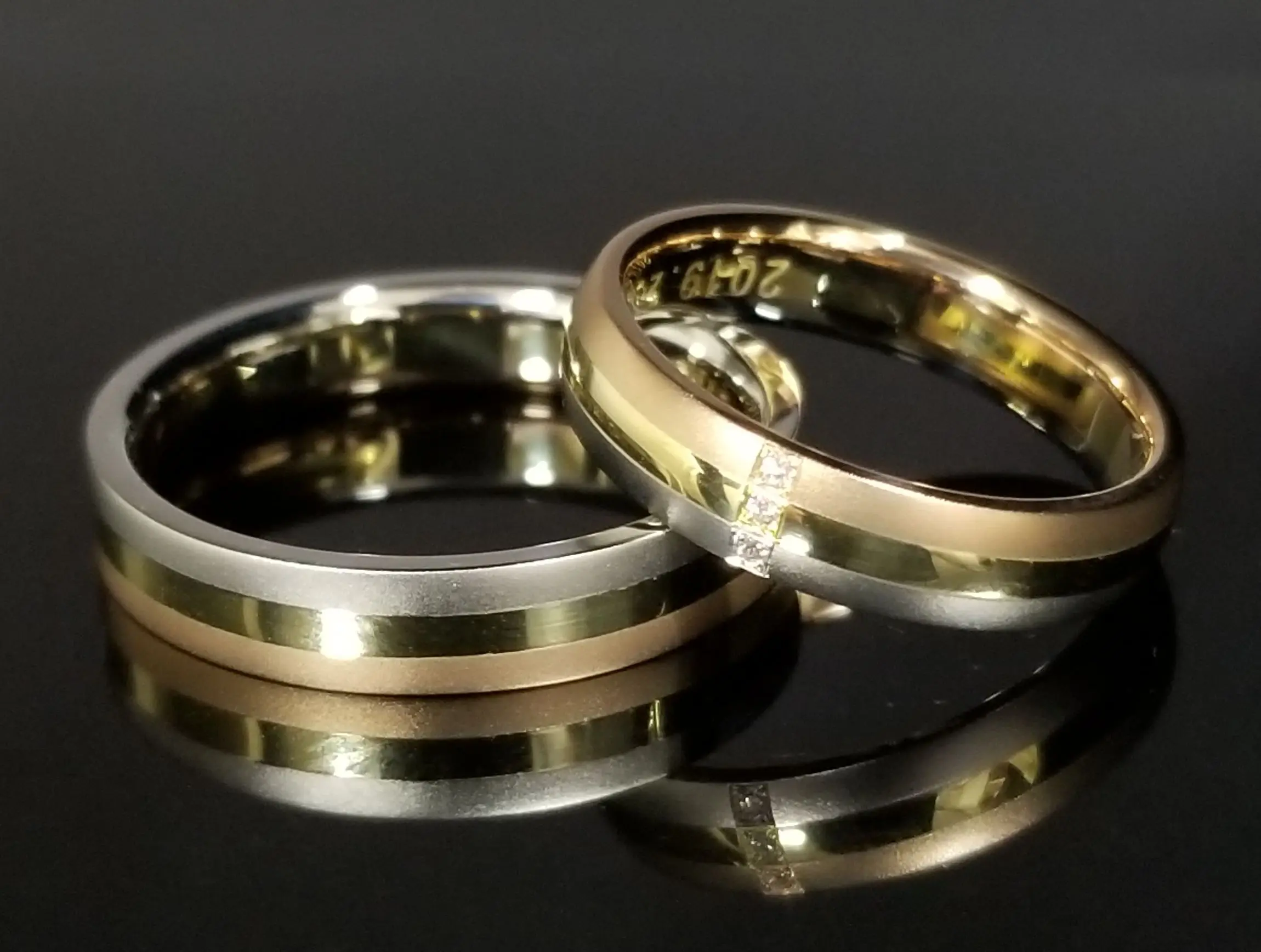 3色を豪華に使用した上品な指輪 | 結婚・婚約指輪のオーダー